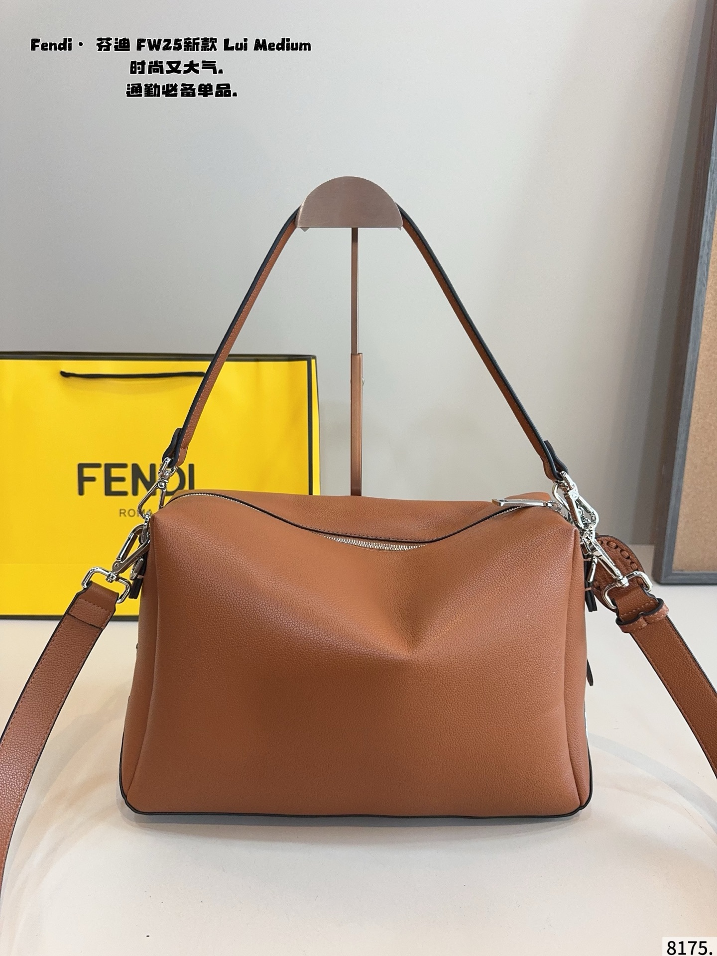 p185 罗意威 FW25新款 Lui Medium 绵密的手感,轻便的包包 很有质感 可盐可甜 上身绝美 无可比拟 是每个追求漂亮的女孩必入单品尺寸:32*12*22cm