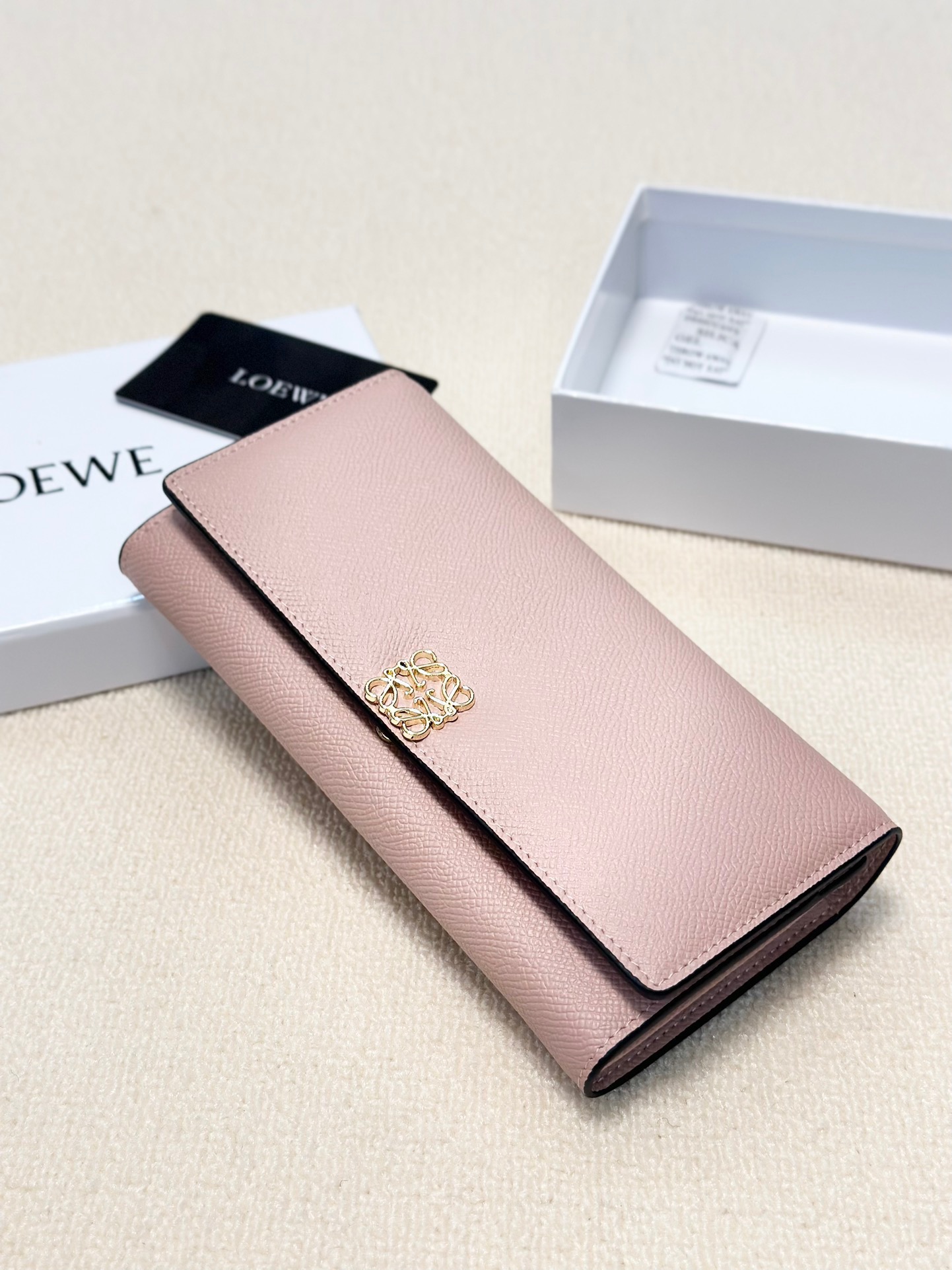 P95🎀🎀颜色 黑 粉 土黄🎀尺寸 19x10🎀罗意威爆款牛皮长款钱包🔥款式经典做工精细耐磨耐用手感极佳❤️