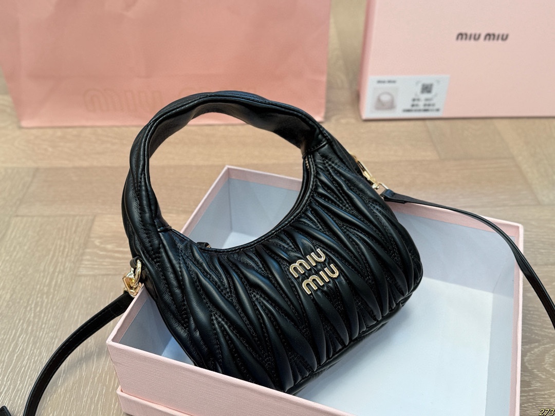 &yen;155配盒 Miumiu缪缪斜挎包 斜挎 肩背都好看 手感很好 满足任何造型 尺寸 20 11