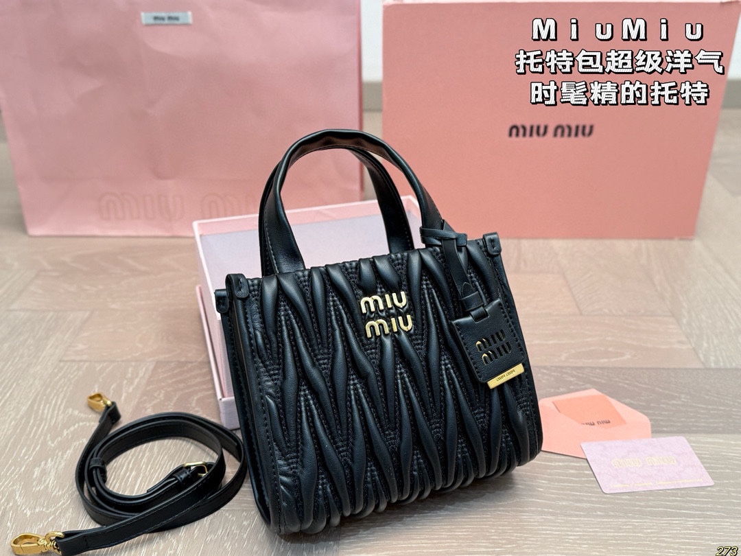 &yen;170配盒 MiuMiu缪缪托特包 超级洋气，时髦精的托特 轻便简约，慵懒随性 尺寸20 16