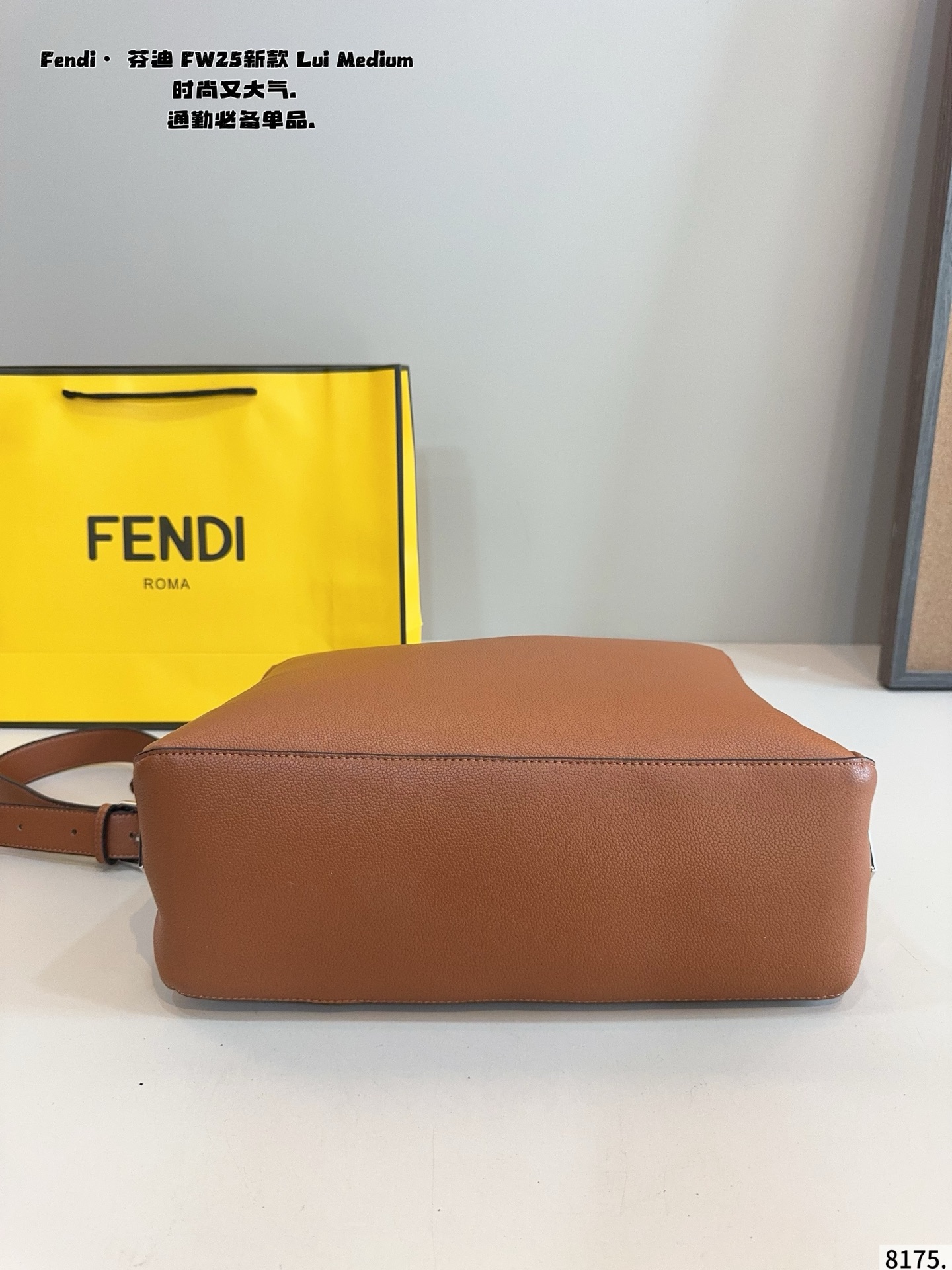 p185 罗意威 FW25新款 Lui Medium 绵密的手感,轻便的包包 很有质感 可盐可甜 上身绝美 无可比拟 是每个追求漂亮的女孩必入单品尺寸:32*12*22cm