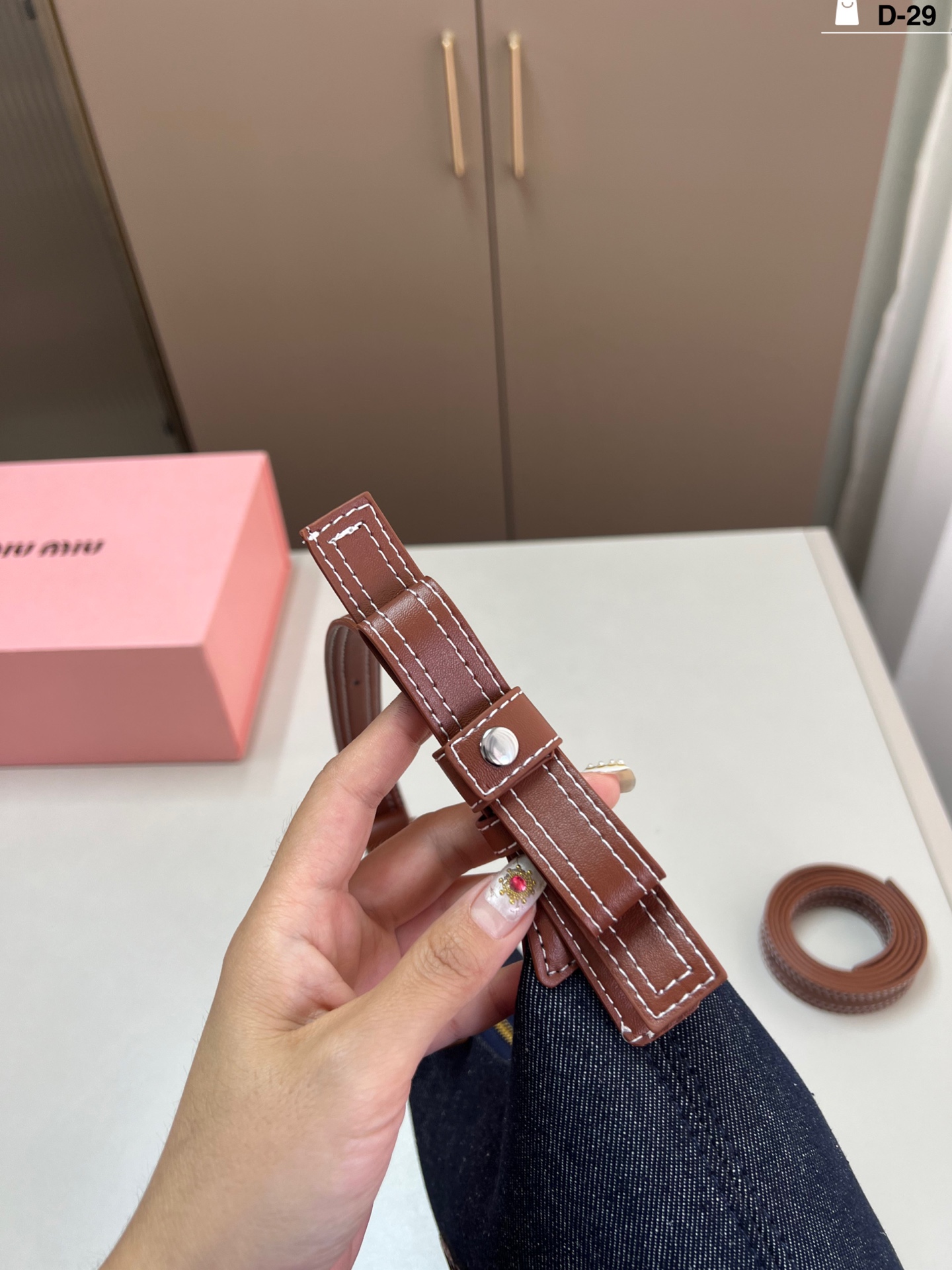 💰p125 miumiu新款速递~牛仔小饭盒是真好看 软软饱饱的又可爱又漂亮！ miu里miu气！可爱的不行啦！ D-29尺寸22&times;16折叠盒