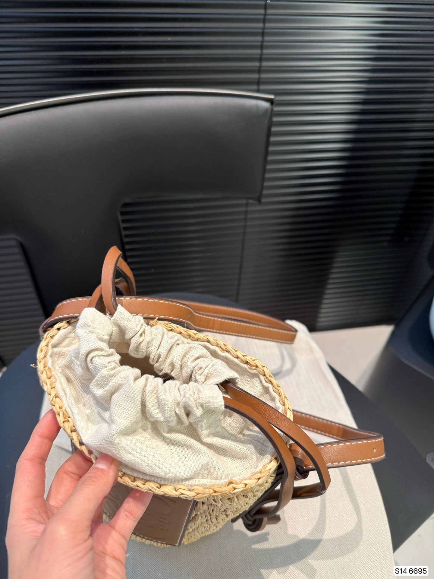 P120 罗意威编织购物袋 手感和视觉效果是一样的 包型更是完美，随意搭配！尺寸14 21 货号6695