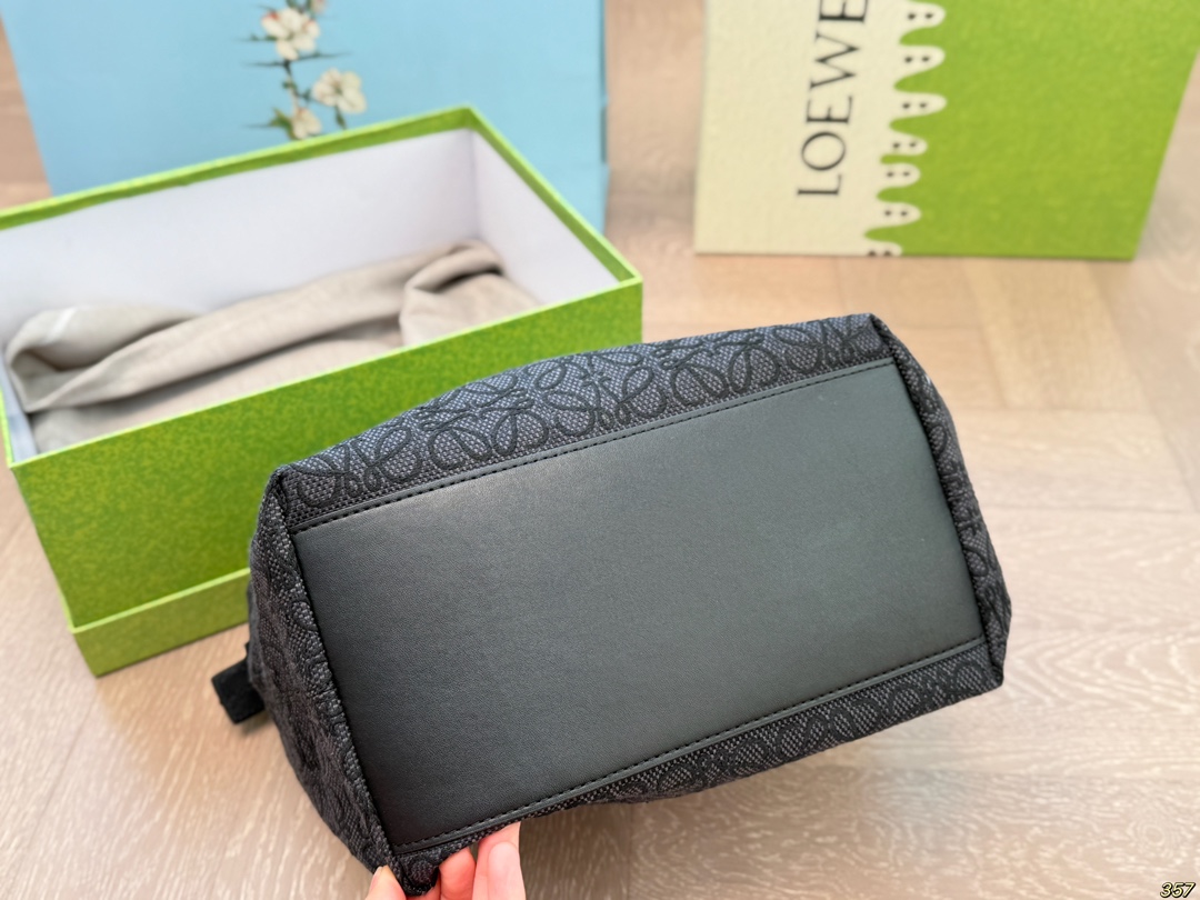 &yen;140/&yen;135配盒 罗意威LOEWE 便当包软盒子包 妥妥的宝藏系列 一眼心动 超级时髦 尺寸25 16/20 11