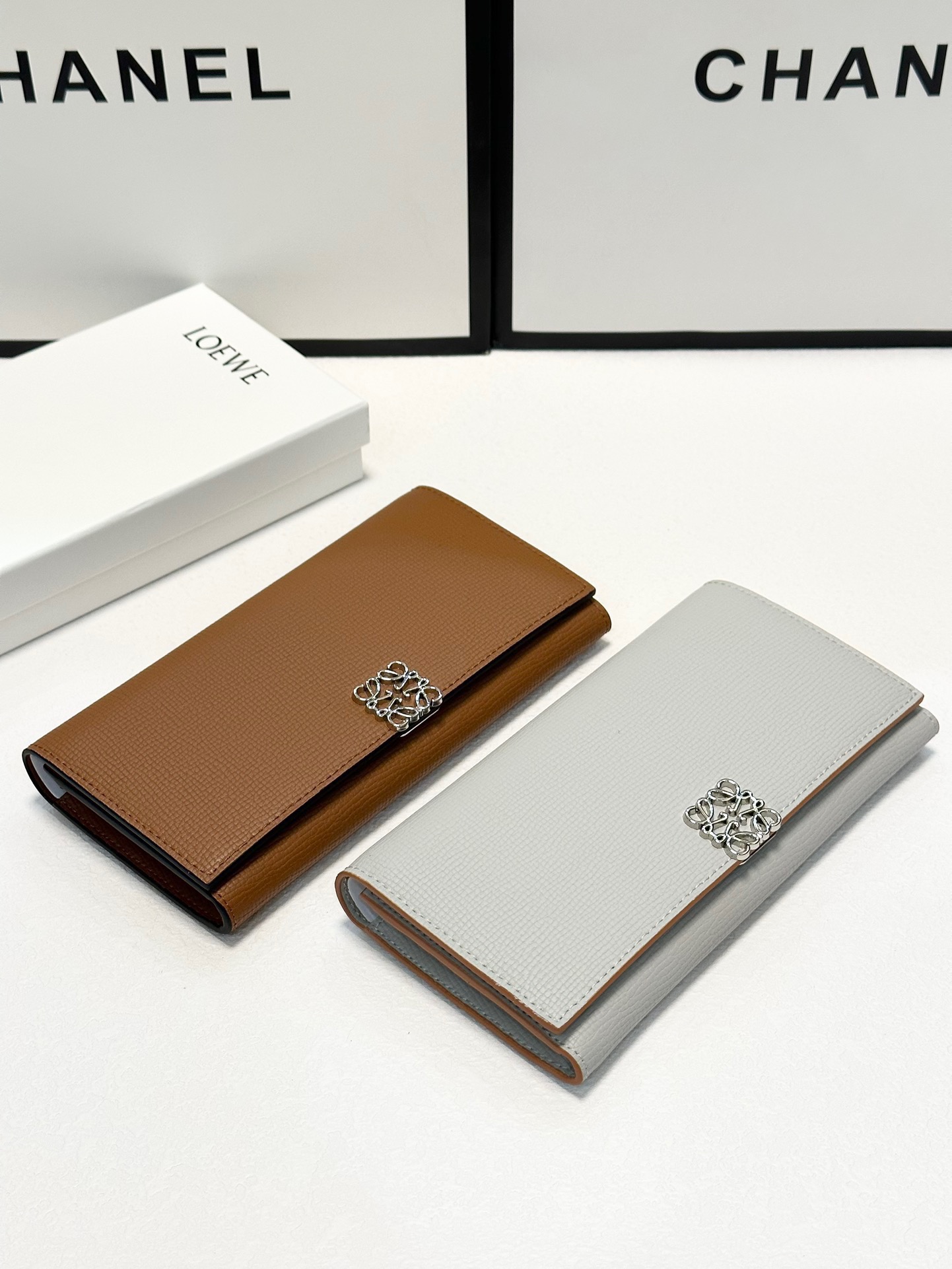 P125🎀🎀颜色 大象灰 黑色 灰白 土黄色 🎀尺寸 19x10🎀罗意威爆款牛皮长款钱包🔥款式经典做工精细耐磨耐用手感极佳❤️