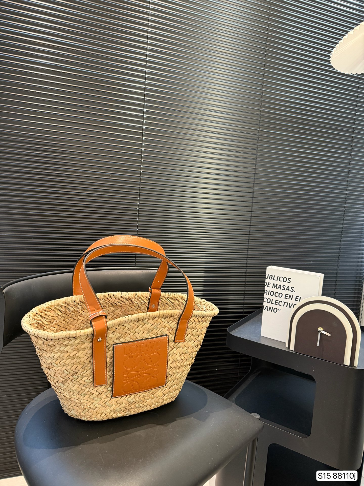 P125 罗意威编织托特包 限定款hobo也太好看了 质感很高级 容量超级大也很耐用 日常出街背它回头率百分百 尺寸：24 26 货号88110