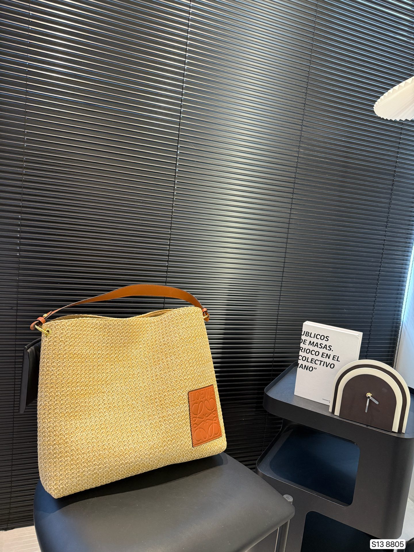 P115 罗意威编织托特包，简单搭配的包袋，非常大气。搭配衣服也是毫无难度。尺寸：36 32 货号8805