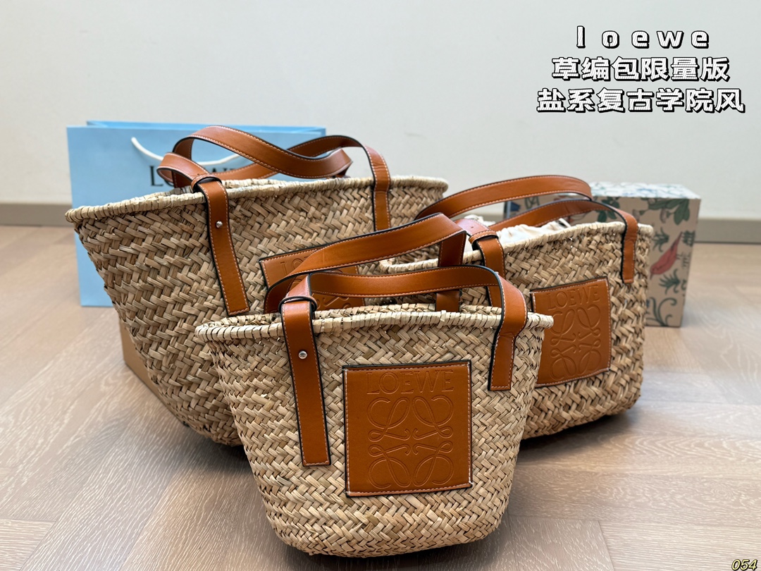 &yen;125/&yen;120/&yen;115 罗意威托特loewe草编包 即日常又耐脏的颜色 容量不容小觑哦✨ 尺寸：28 26/26 23/20 22