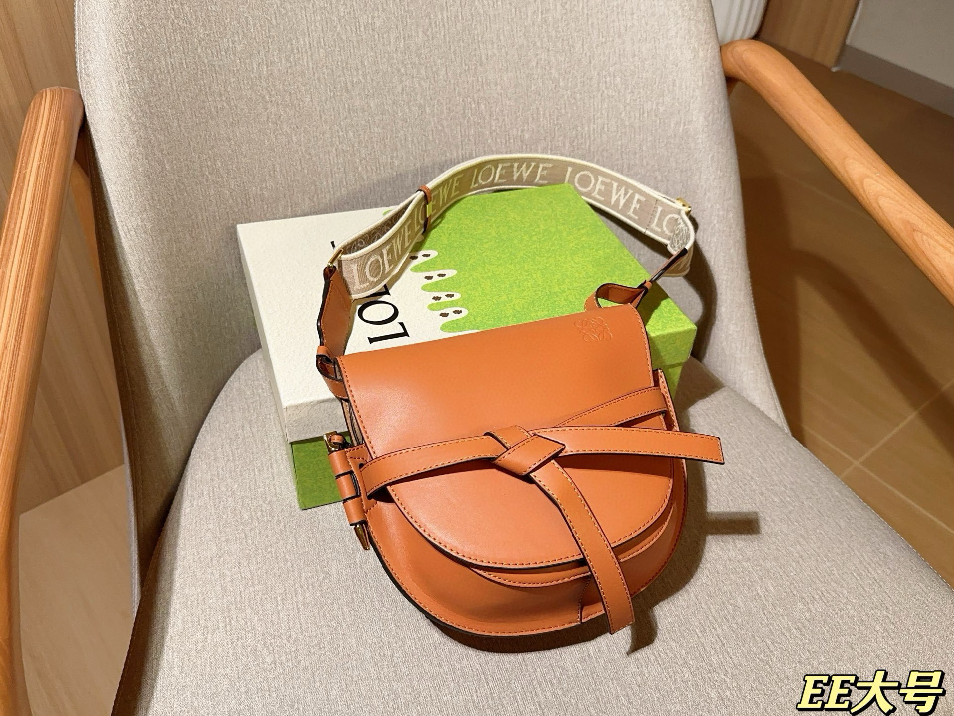 💰195 大号 Loewe罗意威 gate宽肩带马鞍包 单肩斜挎包 尺寸：24&times;20 礼盒包装🎁