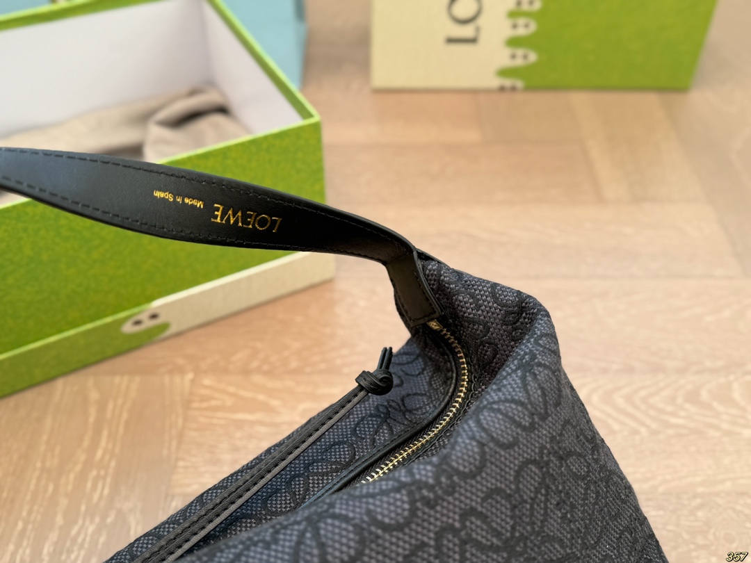 &yen;140/&yen;135配盒 罗意威LOEWE 便当包软盒子包 妥妥的宝藏系列 一眼心动 超级时髦 尺寸25 16/20 11