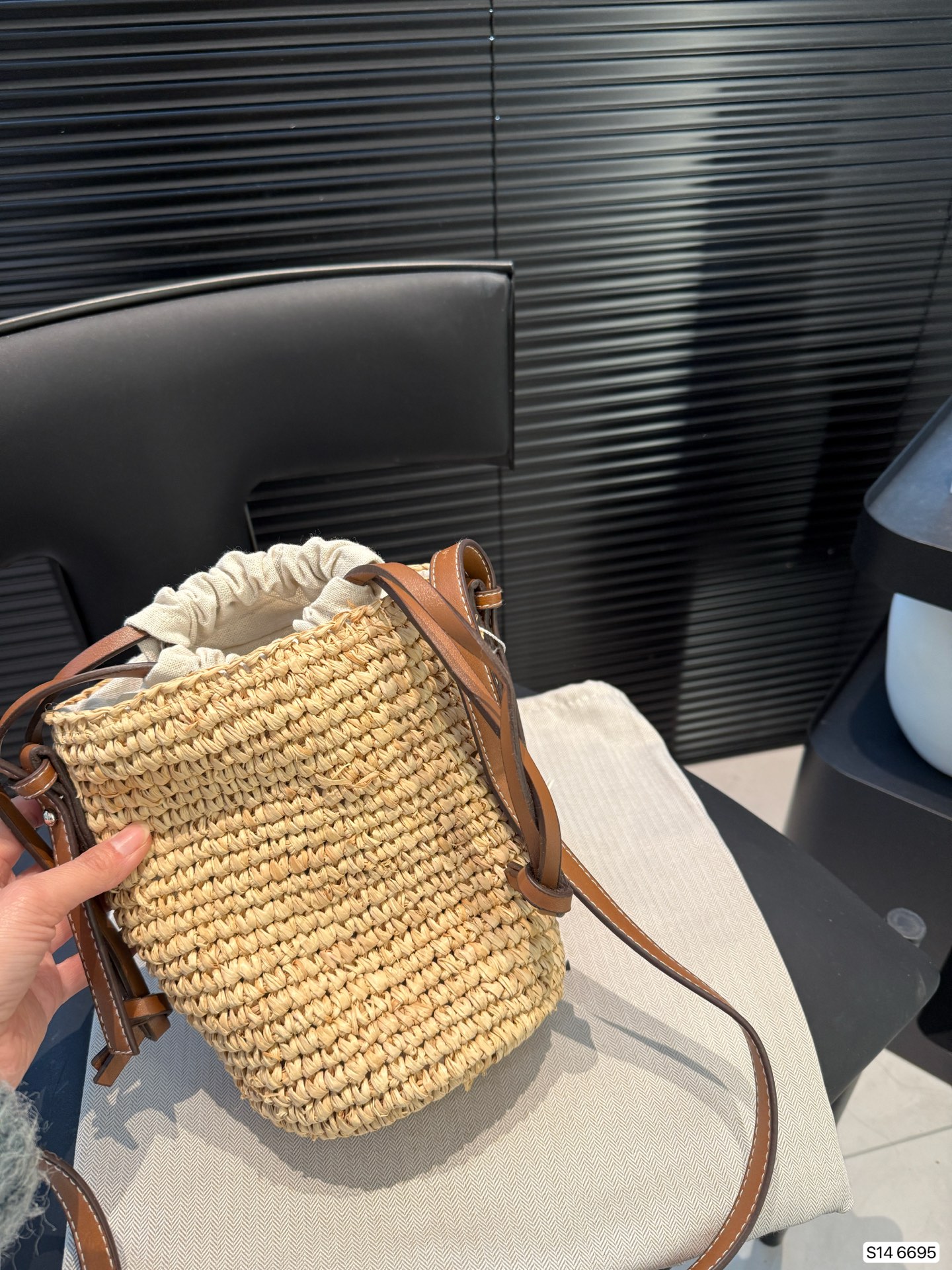 P120 罗意威编织购物袋 手感和视觉效果是一样的 包型更是完美，随意搭配！尺寸14 21 货号6695