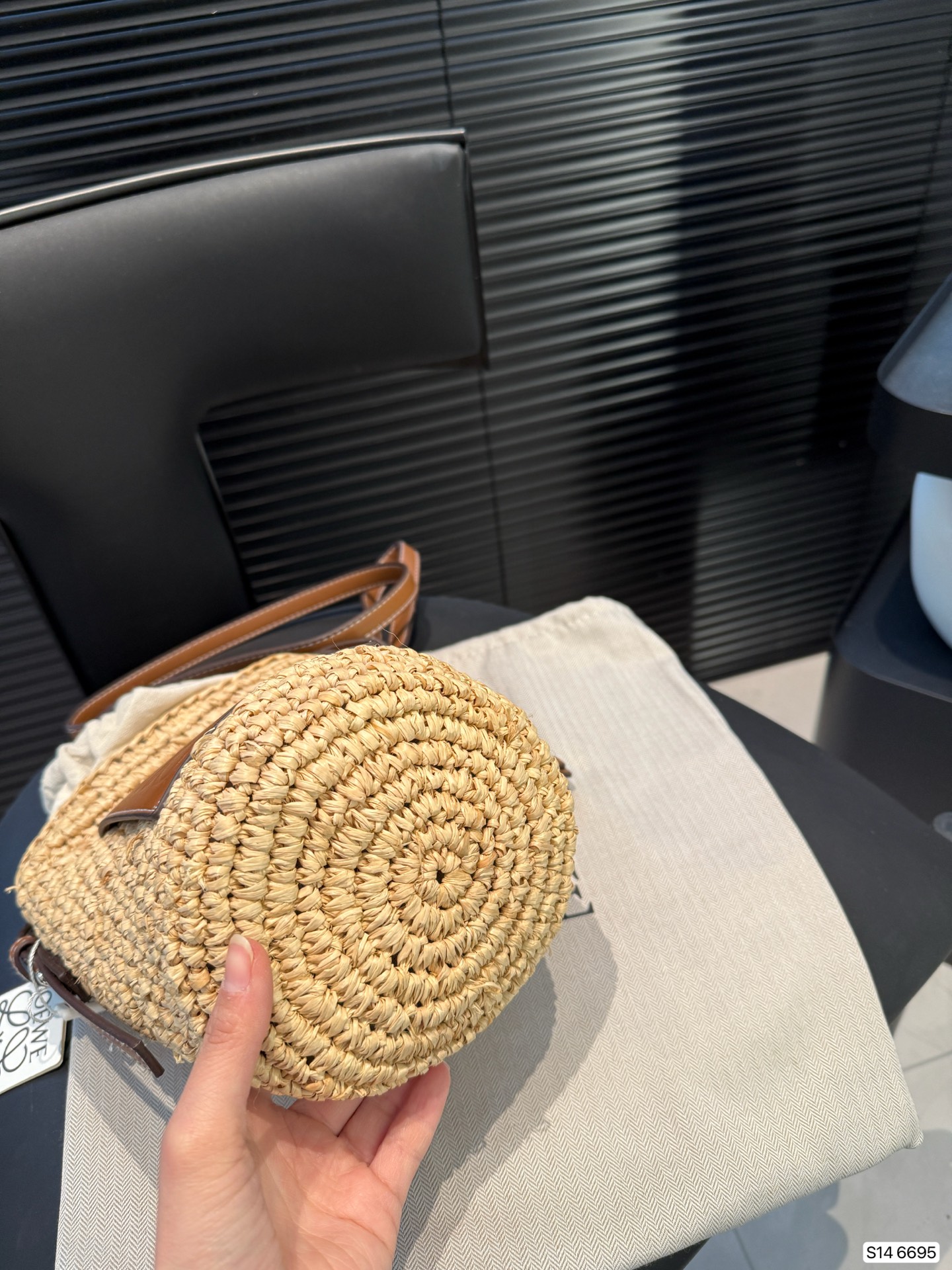 P120 罗意威编织购物袋 手感和视觉效果是一样的 包型更是完美，随意搭配！尺寸14 21 货号6695