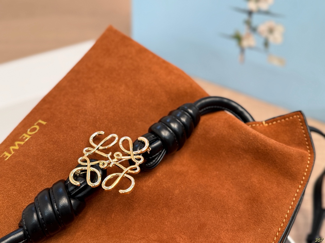 ¥185折叠盒 罗意威 LOEWE flamencures福袋 舒适与精致并存 简洁大方 却又不失小心机 轻松朾造优雅通勤穿搭 尺寸30 20