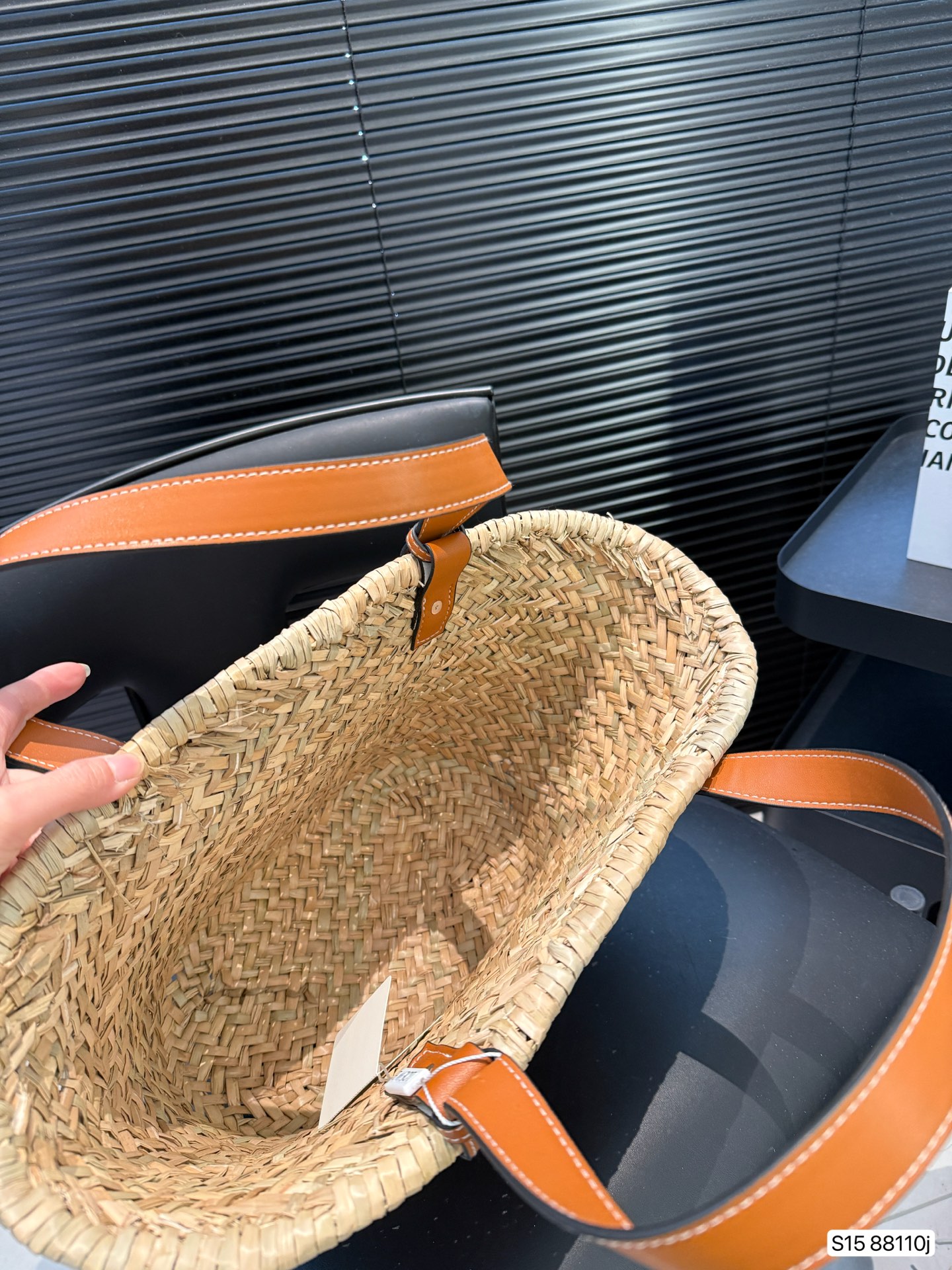 P125 罗意威编织托特包 限定款hobo也太好看了 质感很高级 容量超级大也很耐用 日常出街背它回头率百分百 尺寸：24 26 货号88110