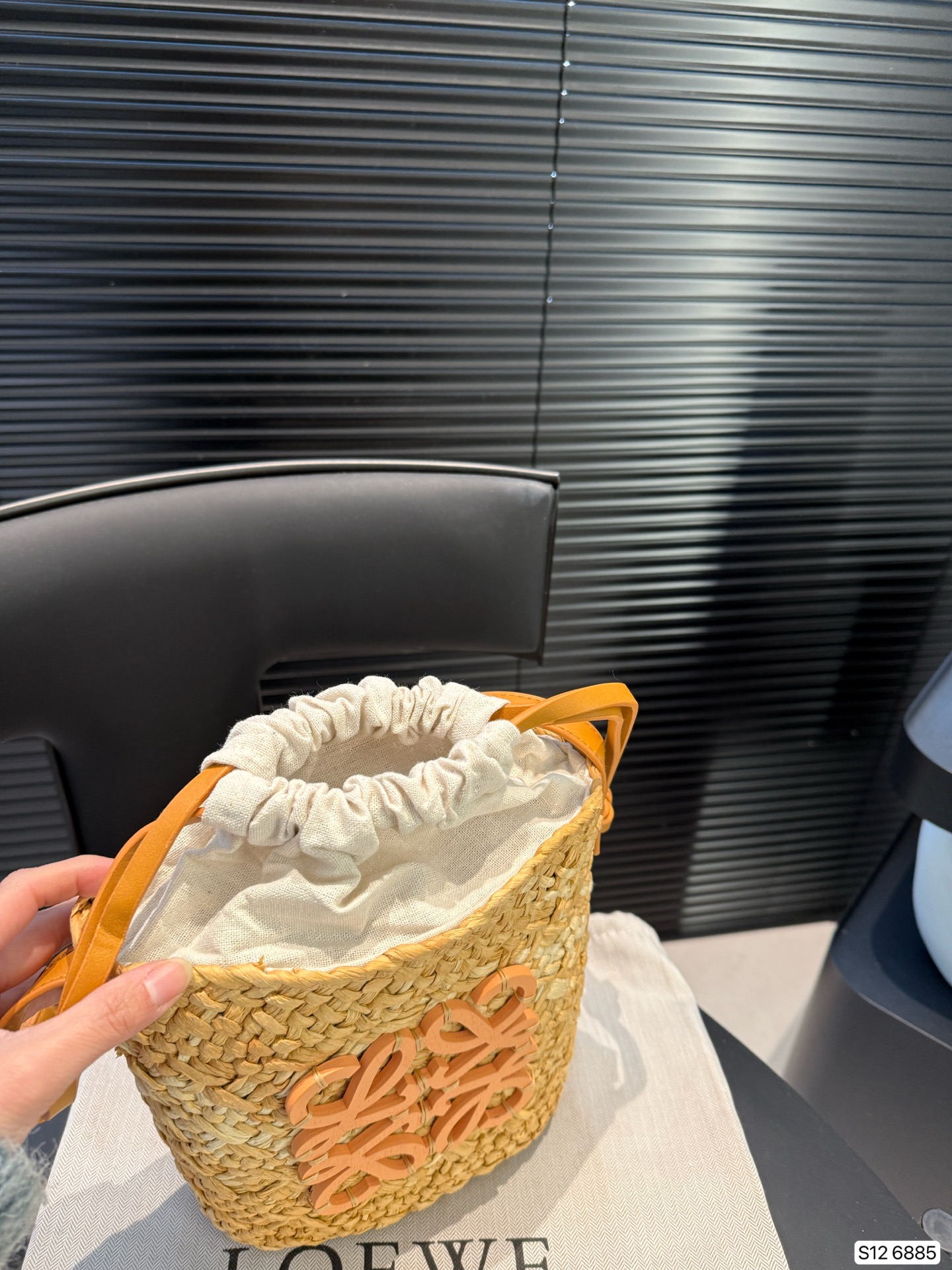 P110 罗意威编织购物袋 手感和视觉效果是一样的 包型更是完美，随意搭配！尺寸23 21 货号6885