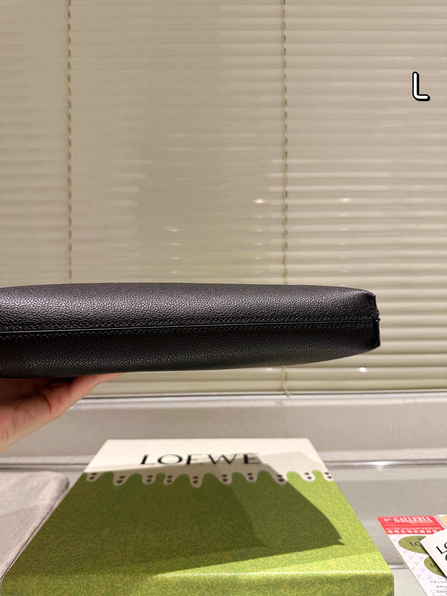 配礼盒🎁P140 Loewe 罗意威 手包 520限定手袋 甜而不腻的日常搭配 颜值质感被拿捏住了 凹造型必备✔️ 尺寸：31.20cm