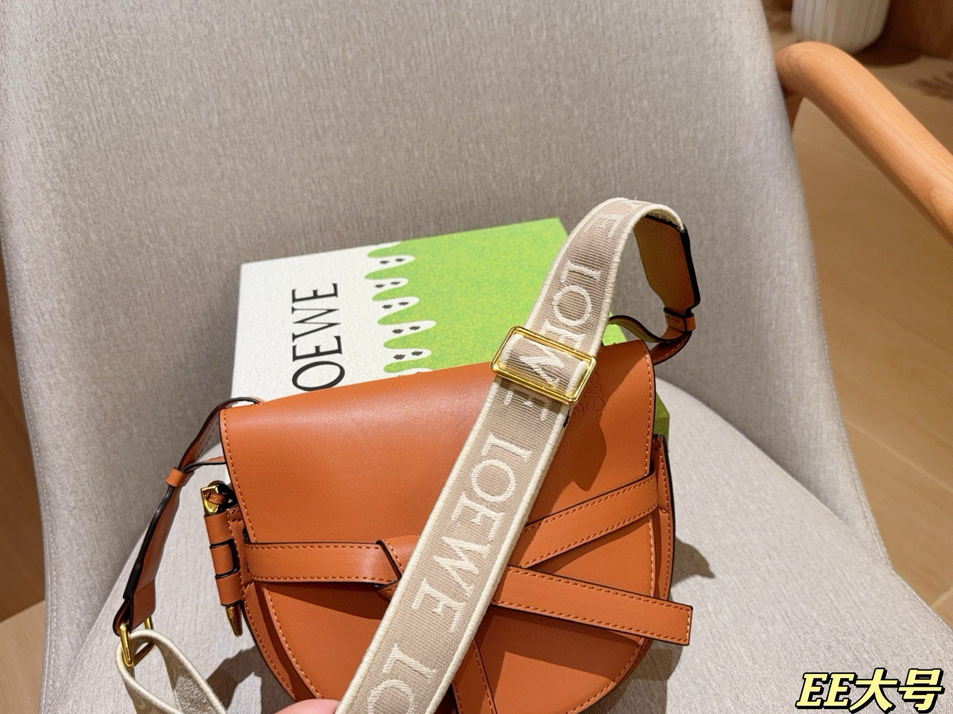 💰195 大号 Loewe罗意威 gate宽肩带马鞍包 单肩斜挎包 尺寸：24&times;20 礼盒包装🎁