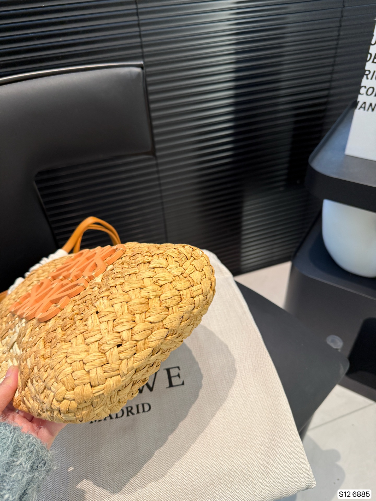 P110 罗意威编织购物袋 手感和视觉效果是一样的 包型更是完美，随意搭配！尺寸23 21 货号6885