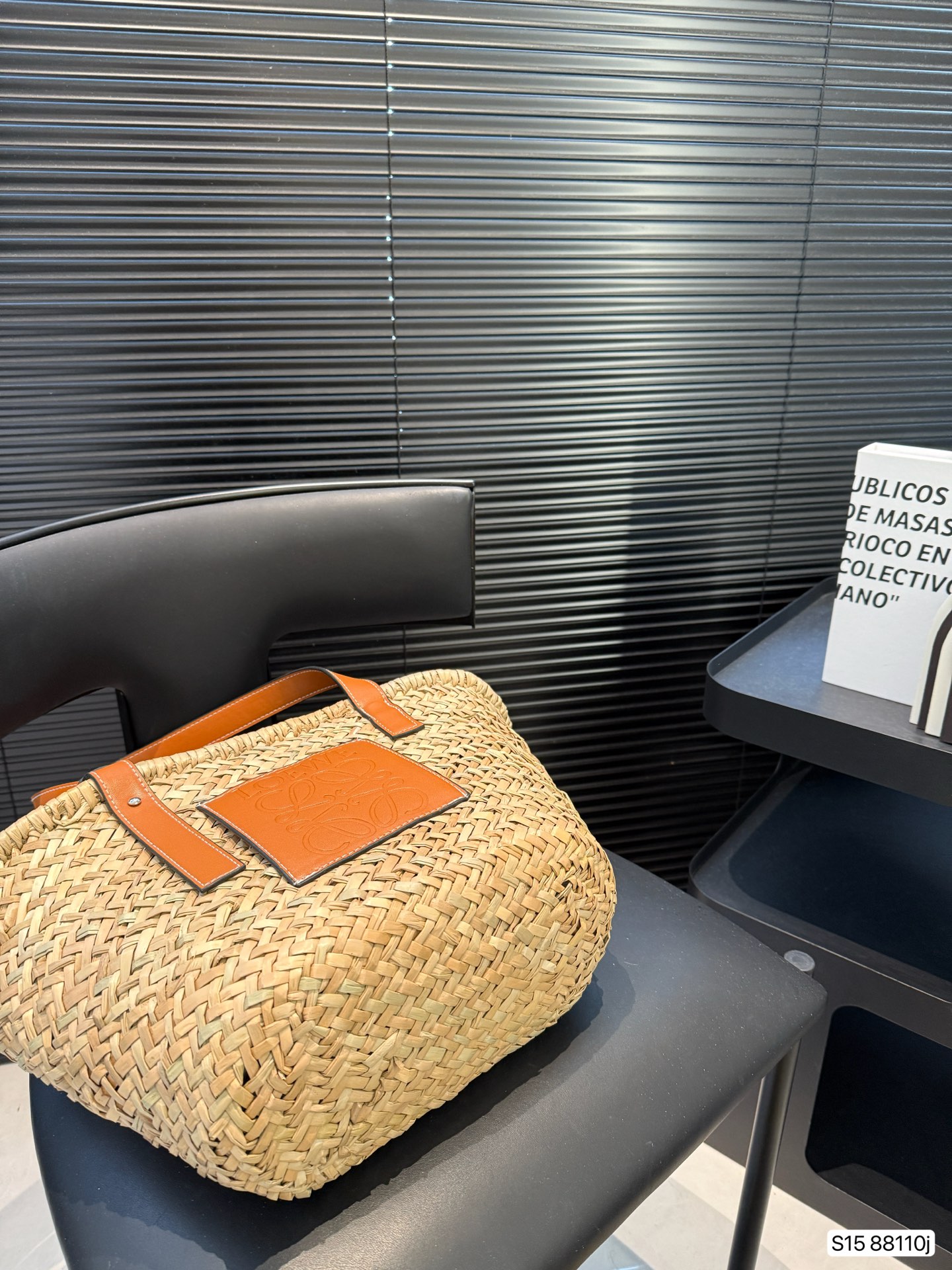 P125 罗意威编织托特包 限定款hobo也太好看了 质感很高级 容量超级大也很耐用 日常出街背它回头率百分百 尺寸：24 26 货号88110