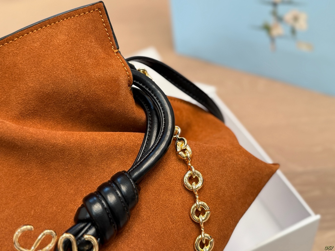 ¥185折叠盒 罗意威 LOEWE flamencures福袋 舒适与精致并存 简洁大方 却又不失小心机 轻松朾造优雅通勤穿搭 尺寸30 20