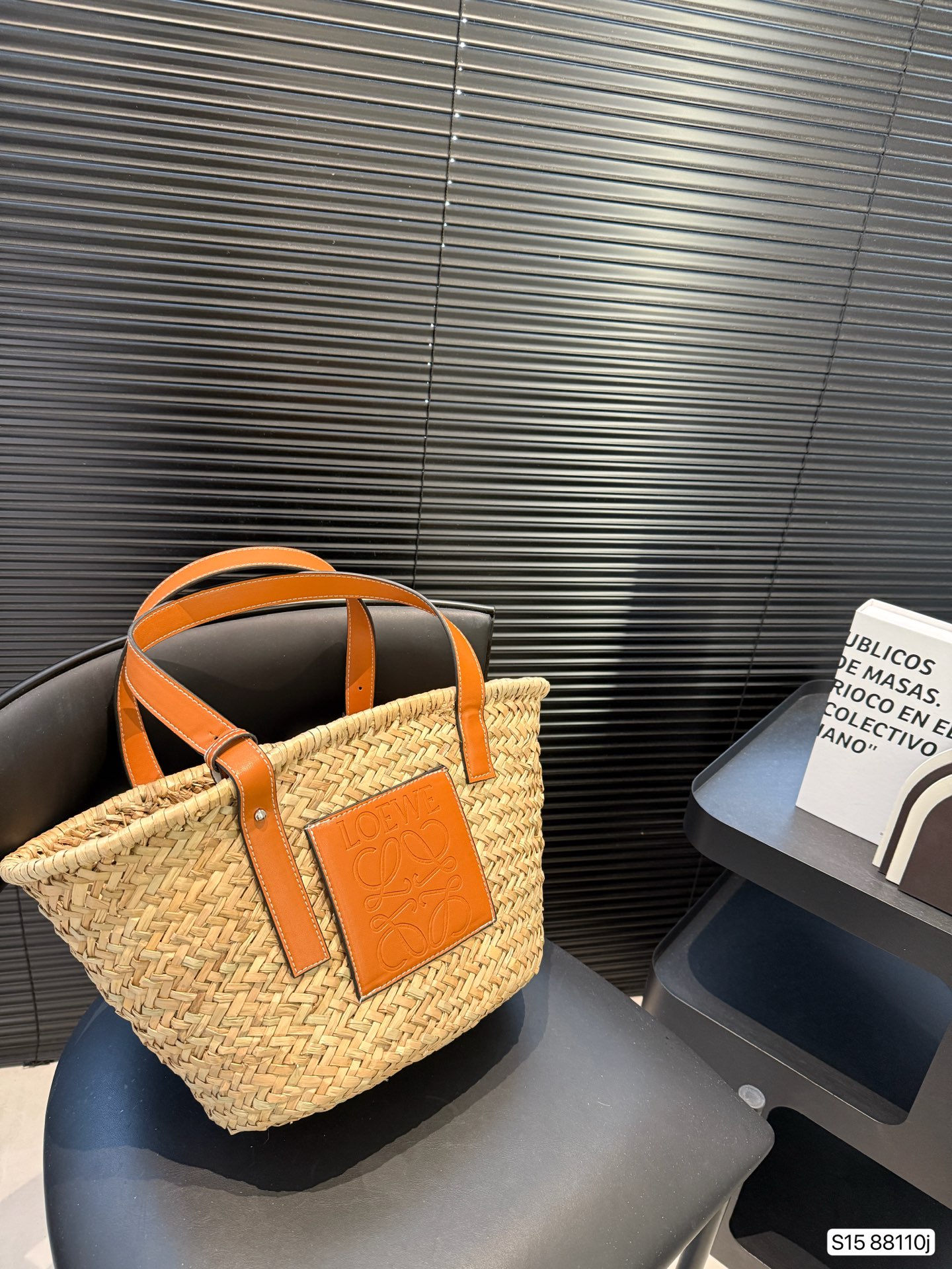 P125 罗意威编织托特包 限定款hobo也太好看了 质感很高级 容量超级大也很耐用 日常出街背它回头率百分百 尺寸：24 26 货号88110