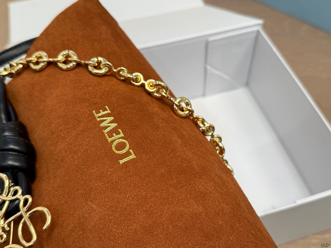 ¥185折叠盒 罗意威 LOEWE flamencures福袋 舒适与精致并存 简洁大方 却又不失小心机 轻松朾造优雅通勤穿搭 尺寸30 20