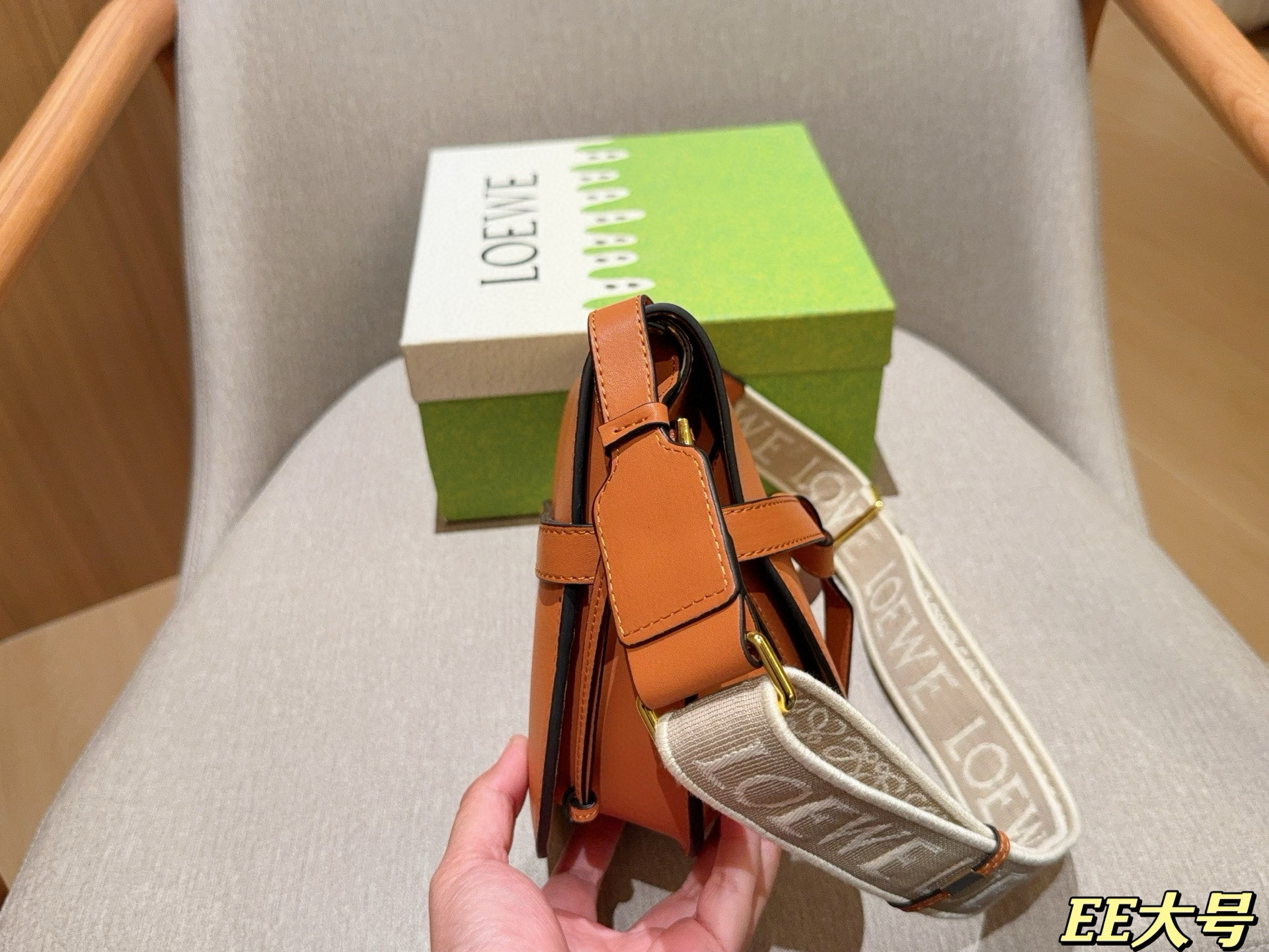 💰195 大号 Loewe罗意威 gate宽肩带马鞍包 单肩斜挎包 尺寸：24&times;20 礼盒包装🎁