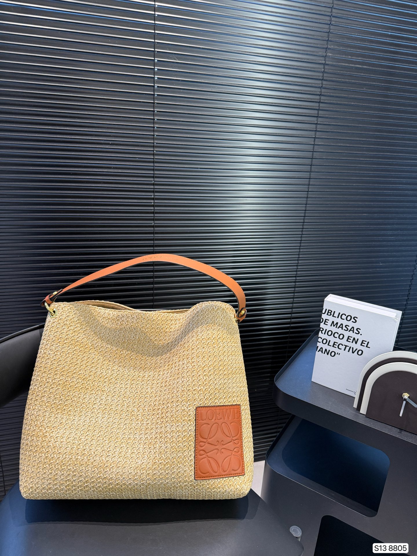 P115 罗意威编织托特包，简单搭配的包袋，非常大气。搭配衣服也是毫无难度。尺寸：36 32 货号8805