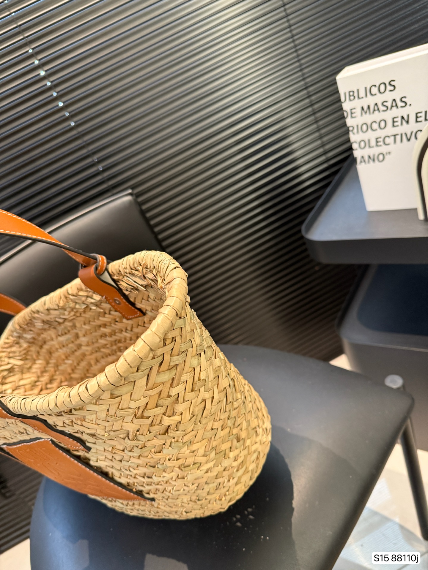 P125 罗意威编织托特包 限定款hobo也太好看了 质感很高级 容量超级大也很耐用 日常出街背它回头率百分百 尺寸：24 26 货号88110