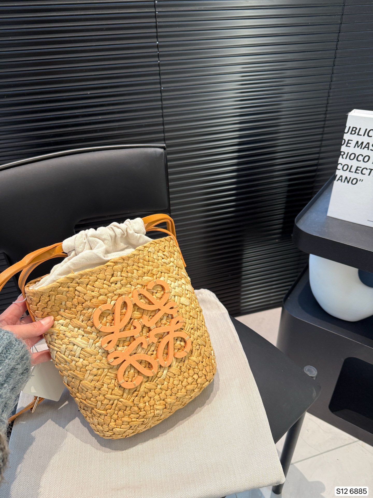 P110 罗意威编织购物袋 手感和视觉效果是一样的 包型更是完美，随意搭配！尺寸23 21 货号6885