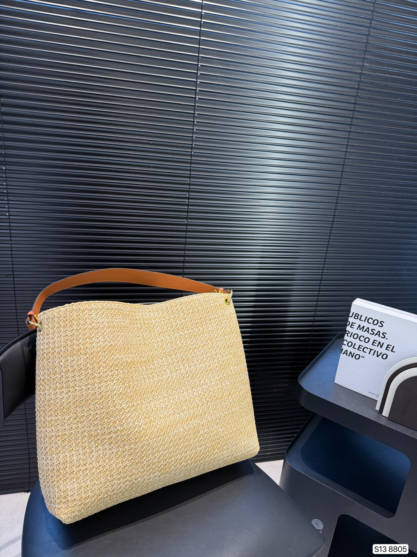 P115 罗意威编织托特包，简单搭配的包袋，非常大气。搭配衣服也是毫无难度。尺寸：36 32 货号8805