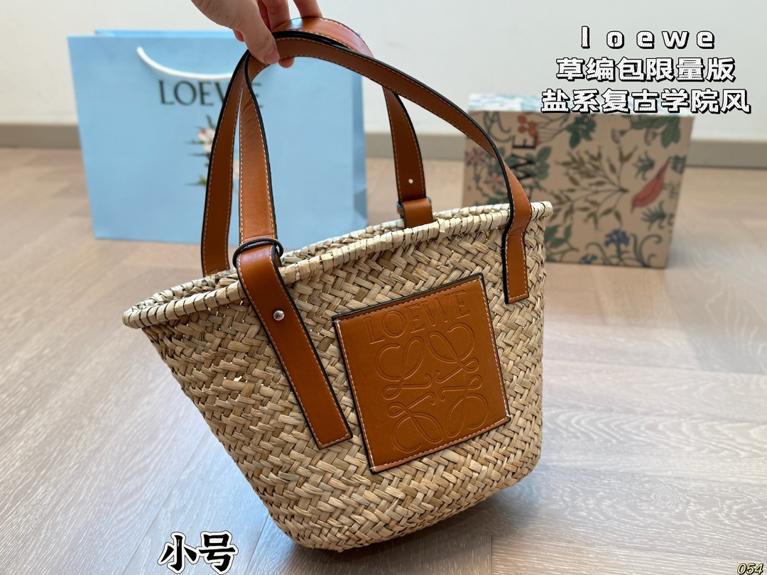 &yen;125/&yen;120/&yen;115 罗意威托特loewe草编包 即日常又耐脏的颜色 容量不容小觑哦✨ 尺寸：28 26/26 23/20 22