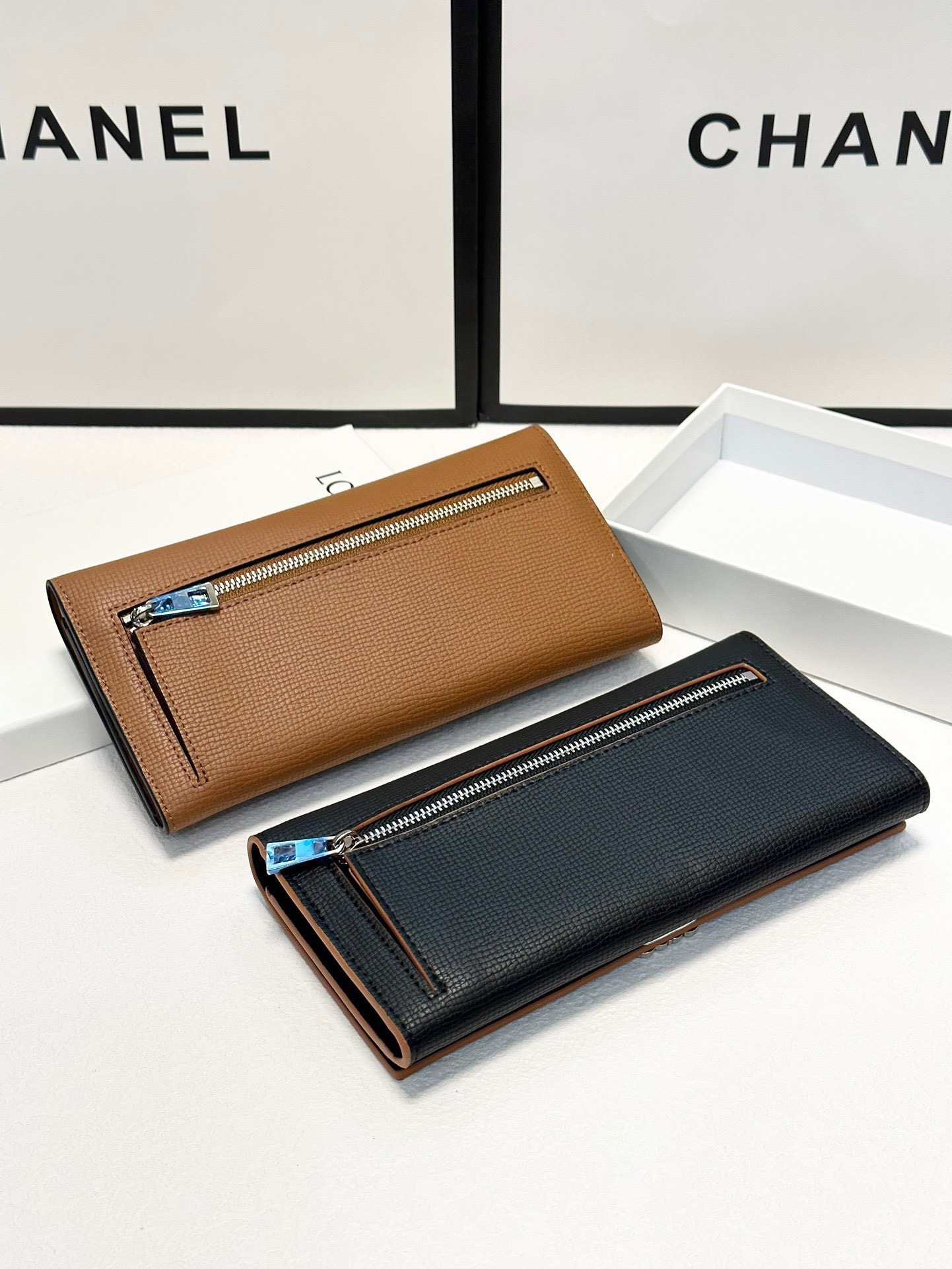 P125🎀🎀颜色 大象灰 黑色 灰白 土黄色 🎀尺寸 19x10🎀罗意威爆款牛皮长款钱包🔥款式经典做工精细耐磨耐用手感极佳❤️