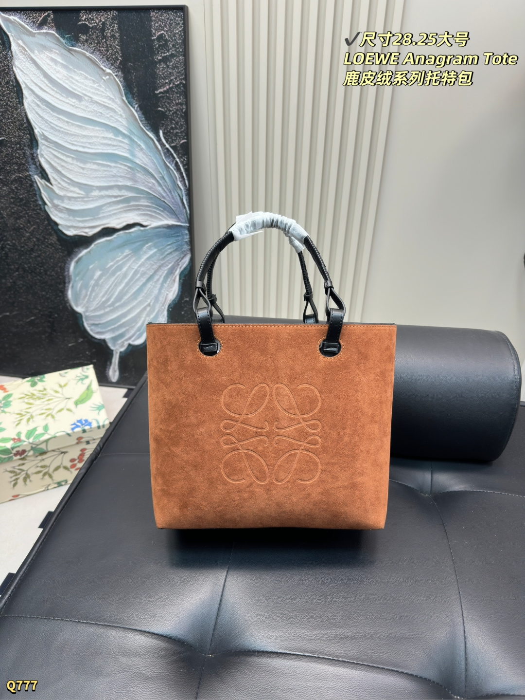 💰160小号尺寸23.22 💰165大号尺寸28.28 罗意威鹿皮绒系列托特 质感满满，这一系列太爱了！罗意威 太好看了气质款的托特包，通勤好物,质感柔滑整体简洁设计搭配既简洁又时尚，上身超好搭配，浓浓的标志性性冷淡风，轻盈又百搭，超多人的心水好物，这一款入手准没错!