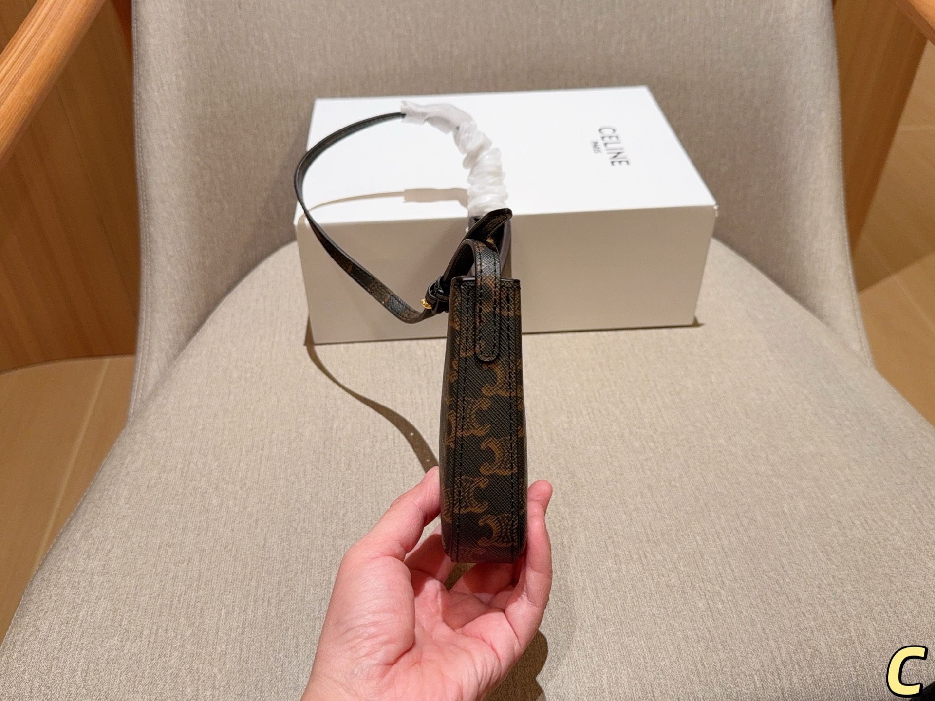 💰125 赛琳Celine 25新品TINA凯旋门腋下包 尺寸26×13×3 礼盒包装🎁