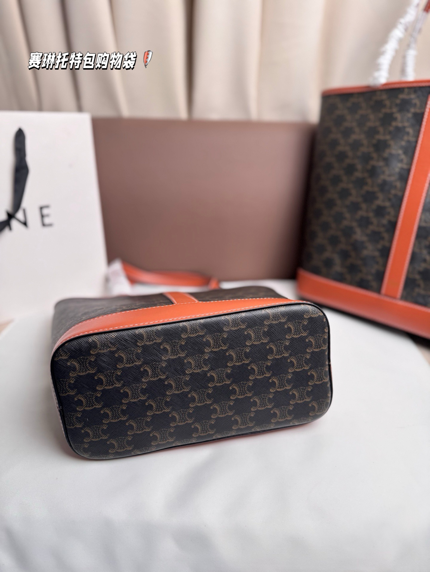 大号P160 小号P150 配盒子 赛琳托特包购物袋 当Celine通勤包照进现实 CELINE 上新大容量老花大包爱好者别错过 超级适合通勤，潇洒松弛且随性 尺寸：31*31/25*24