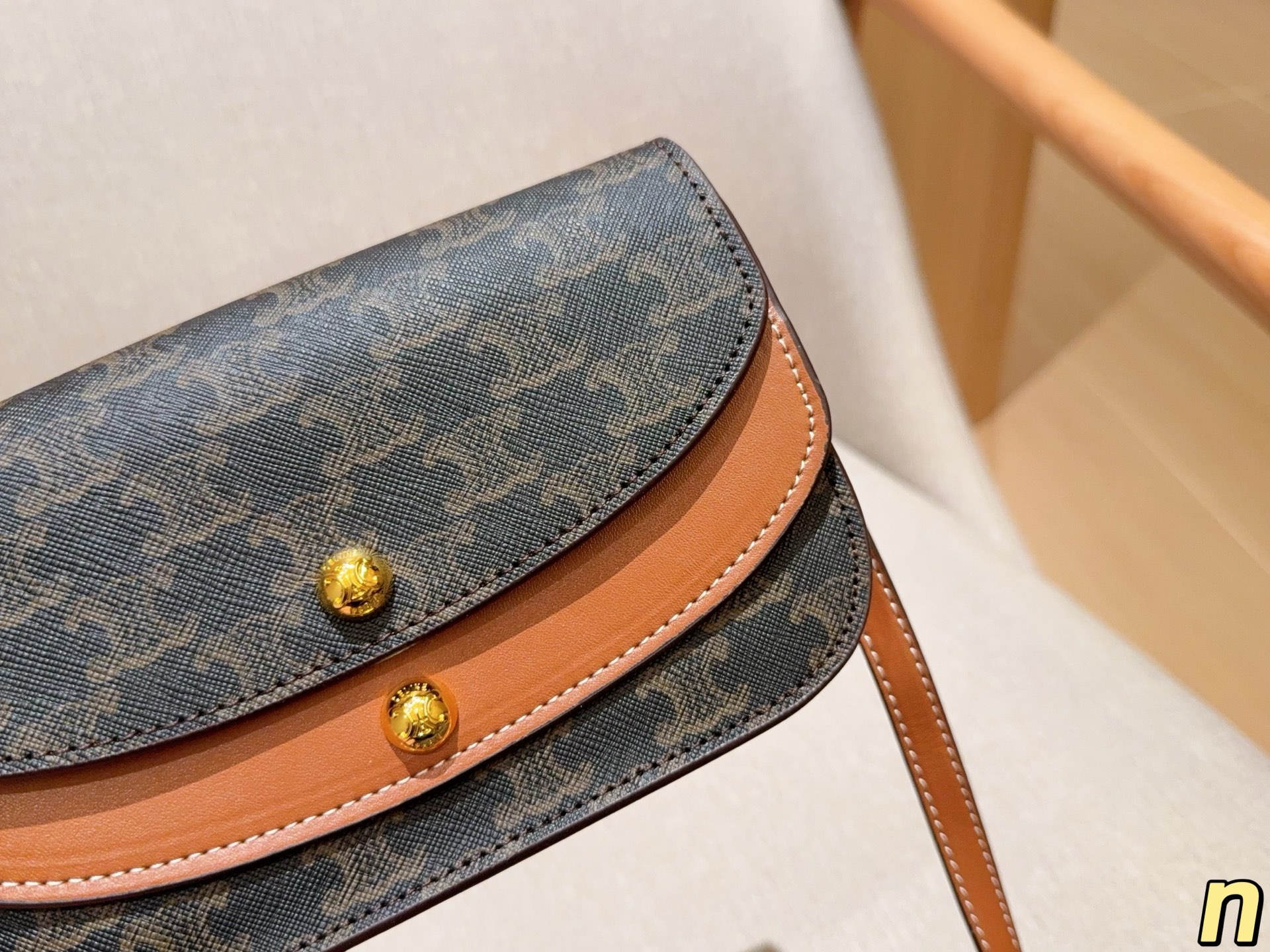 💰140 CELINE赛琳 新款双层woc经典老花斜挎信封包～ 尺寸20&times;13&times;5 礼盒包装🎁