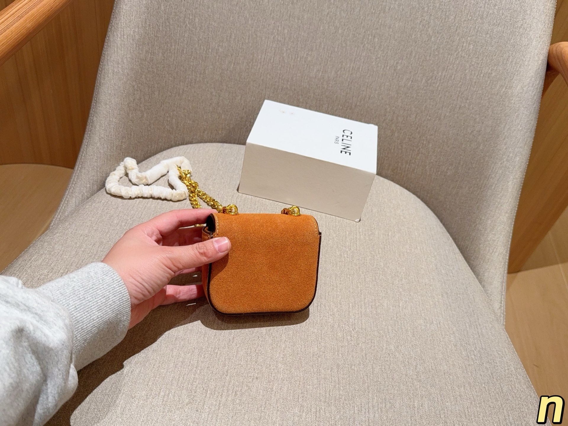 💰130 Celine/赛琳 麂皮绒凯旋门nano 斜挎包 mini链条包 尺寸：11&times;9&times;4 礼盒包装🎁
