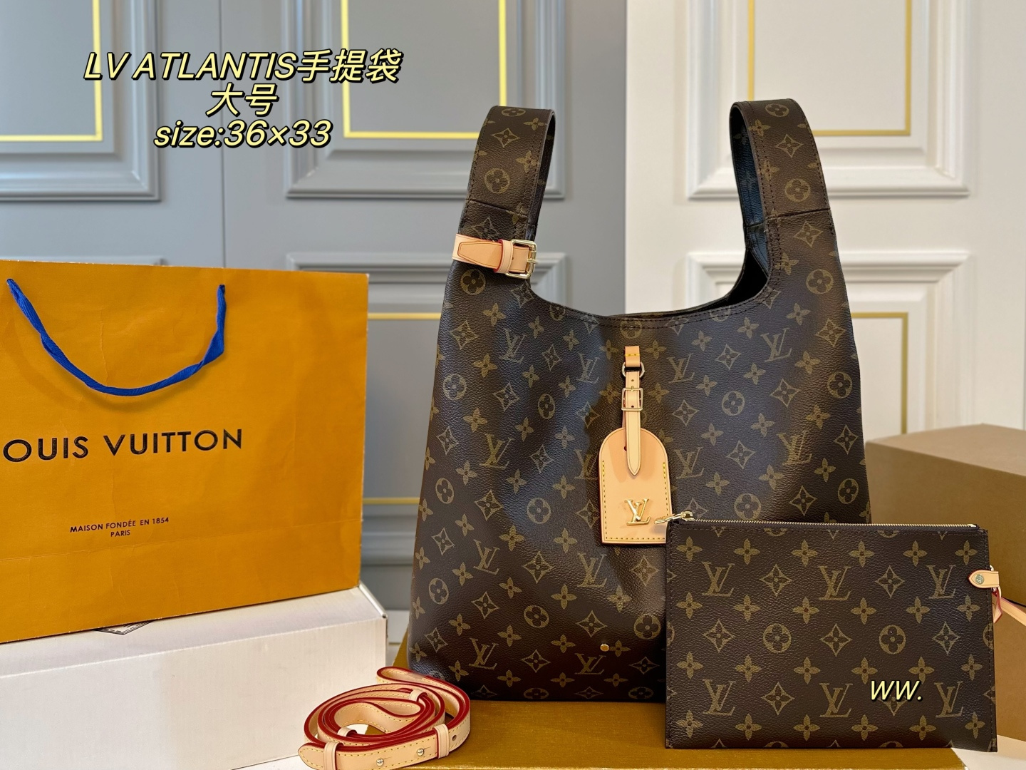 P200 大号（折叠盒飞机盒） size：36&times;33 LV路易威登ATLANTIS菜篮子手提袋💕 今年的秀场款！非常🆒 慵懒随性，高级感满满 自带皮肩带，可挽🉑️背～ 运动、休闲，🉑️爱气息都能搭✅