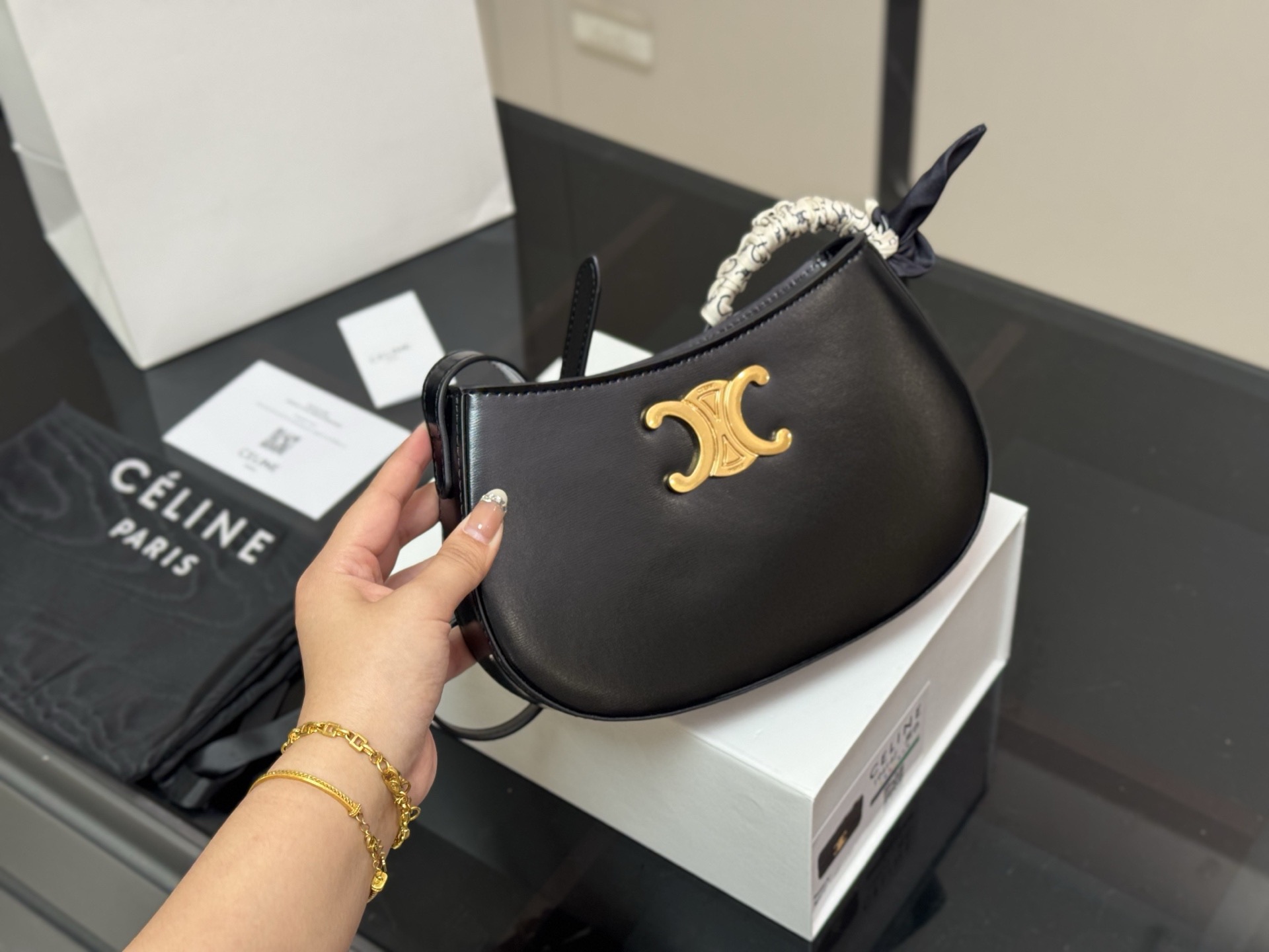 &yen;160 配盒 size：23*13cm celine tilly 好看又好用的包 2025新款小可爱Tilly 复古性感百搭小包 赛琳不容错过！！ ⚠️牛皮皮质