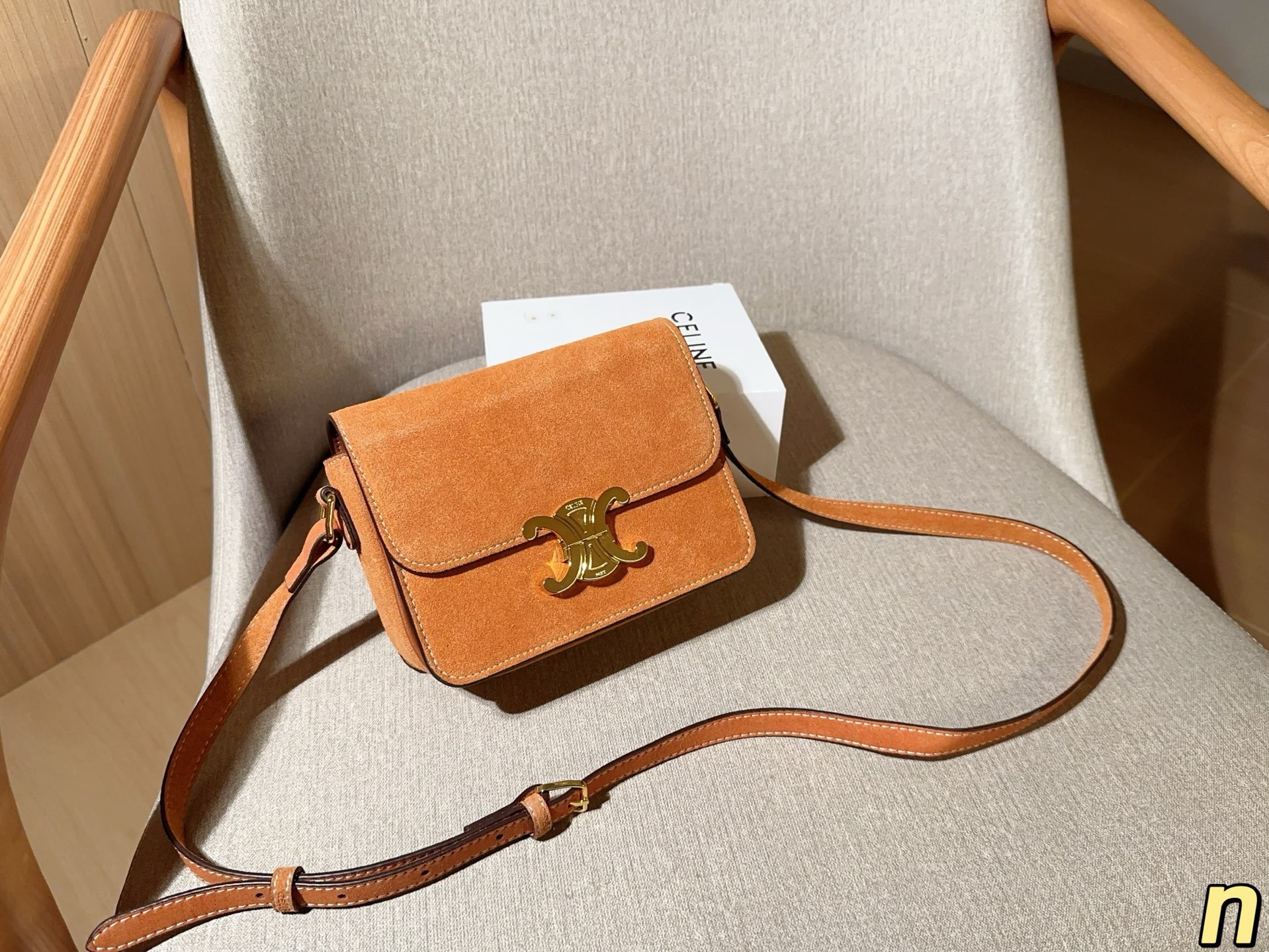 💰170 赛琳Celine 经典麂皮绒凯旋门豆腐包 尺寸18cm 礼盒包装🎁