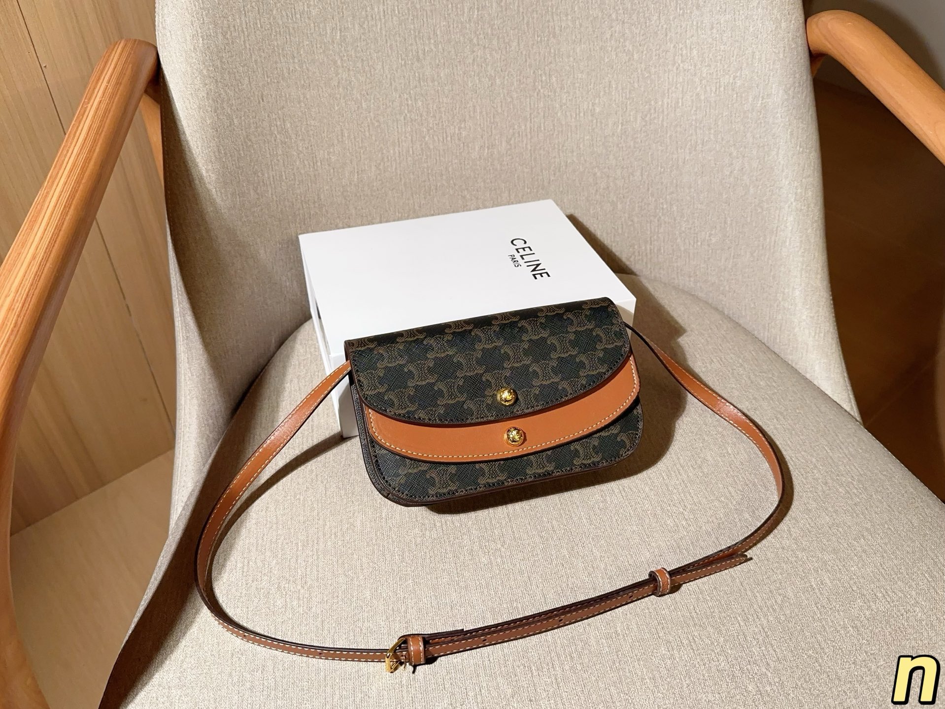 💰140 CELINE赛琳 新款双层woc经典老花斜挎信封包～ 尺寸20&times;13&times;5 礼盒包装🎁