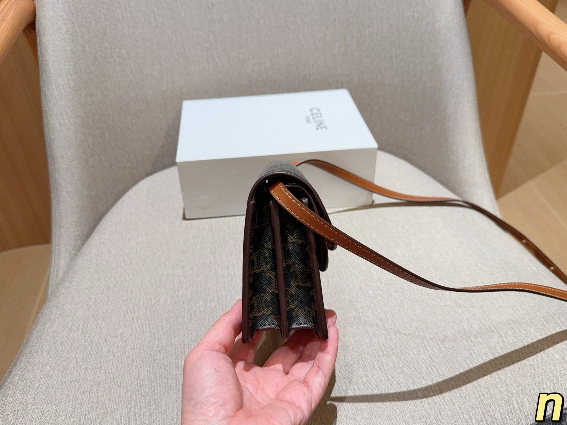 💰135 CELINE赛琳 TOILE TRIOMPHE系列经典老花斜挎手拿包 风琴包小方包信封包 尺寸20&times;12&times;6 礼盒包装🎁