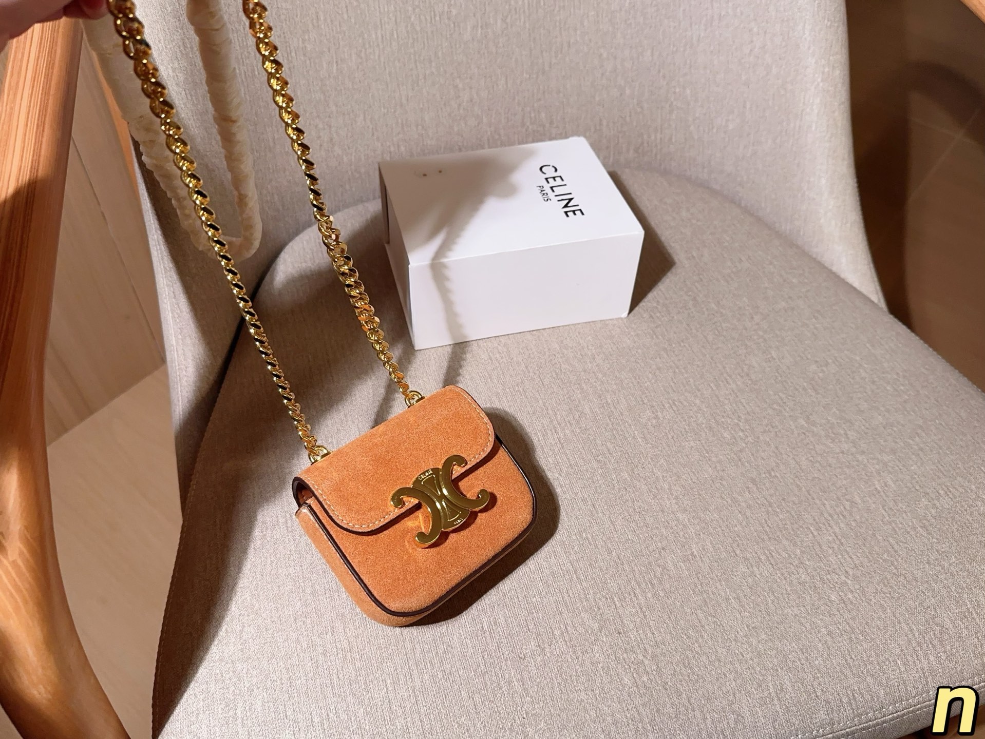💰130 Celine/赛琳 麂皮绒凯旋门nano 斜挎包 mini链条包 尺寸：11&times;9&times;4 礼盒包装🎁
