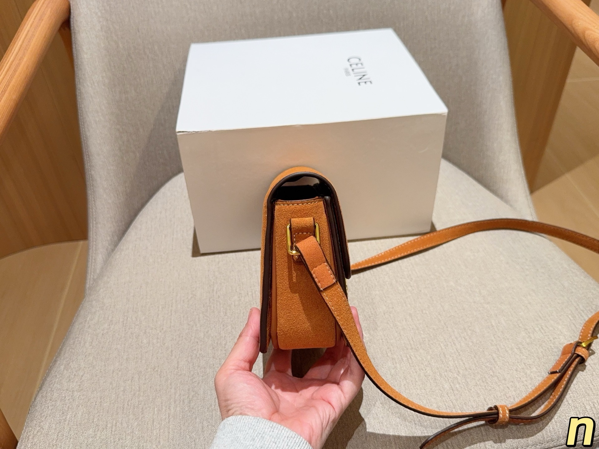 💰170 赛琳Celine 经典麂皮绒凯旋门豆腐包 尺寸18cm 礼盒包装🎁