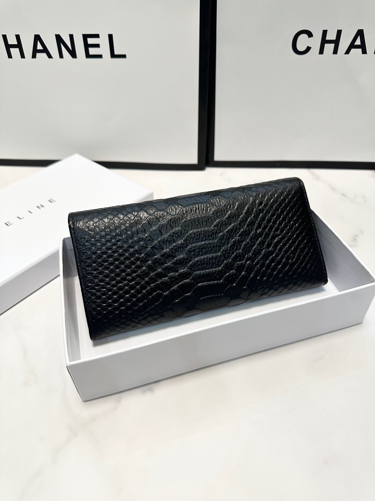 P95🎀🎀颜色 黑🎀尺寸 19x10🎀赛琳爆款牛皮两折钱包🔥款式经典做工精细耐磨耐用手感极佳❤️