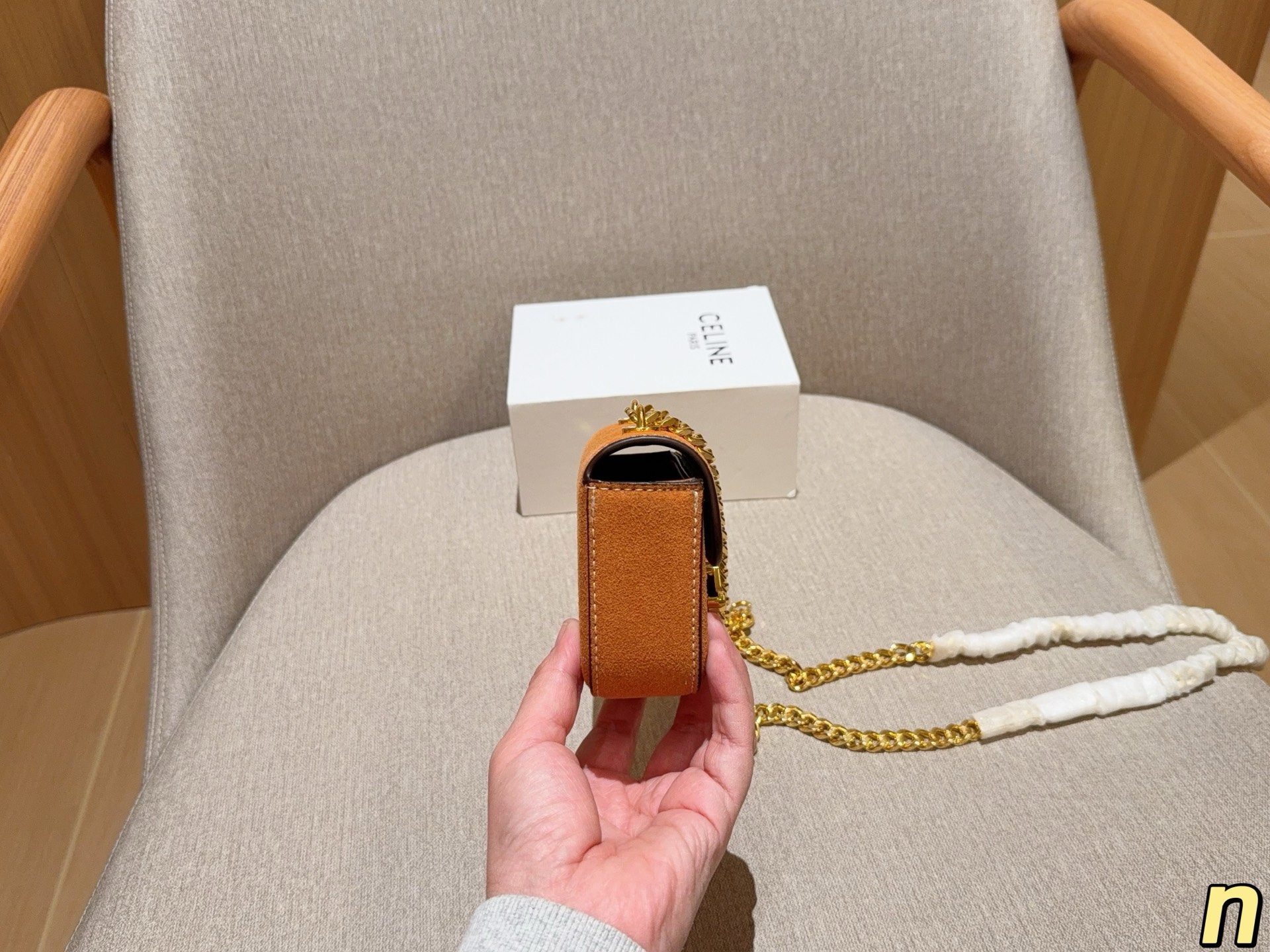 💰130 Celine/赛琳 麂皮绒凯旋门nano 斜挎包 mini链条包 尺寸：11&times;9&times;4 礼盒包装🎁