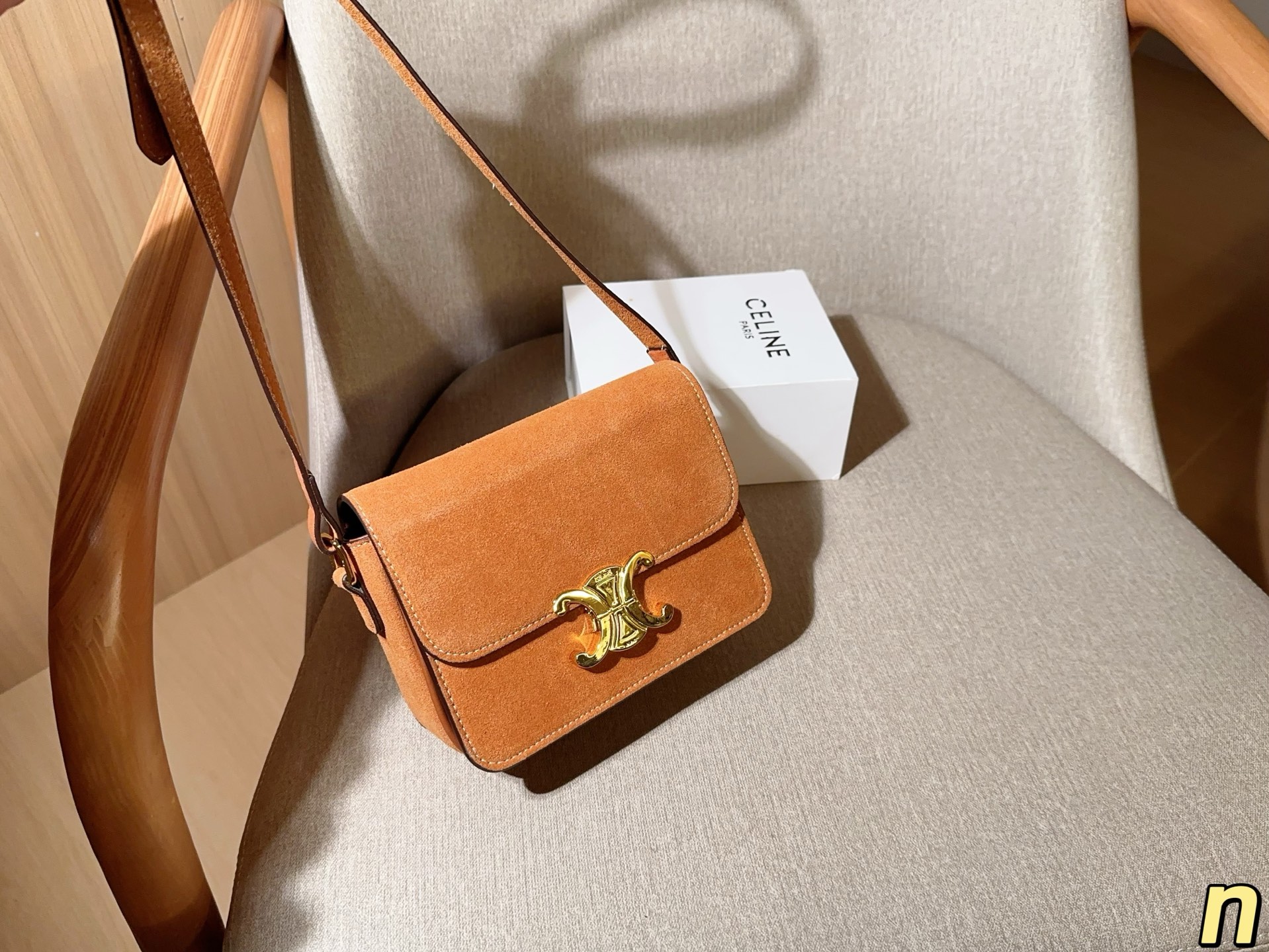 💰170 赛琳Celine 经典麂皮绒凯旋门豆腐包 尺寸18cm 礼盒包装🎁