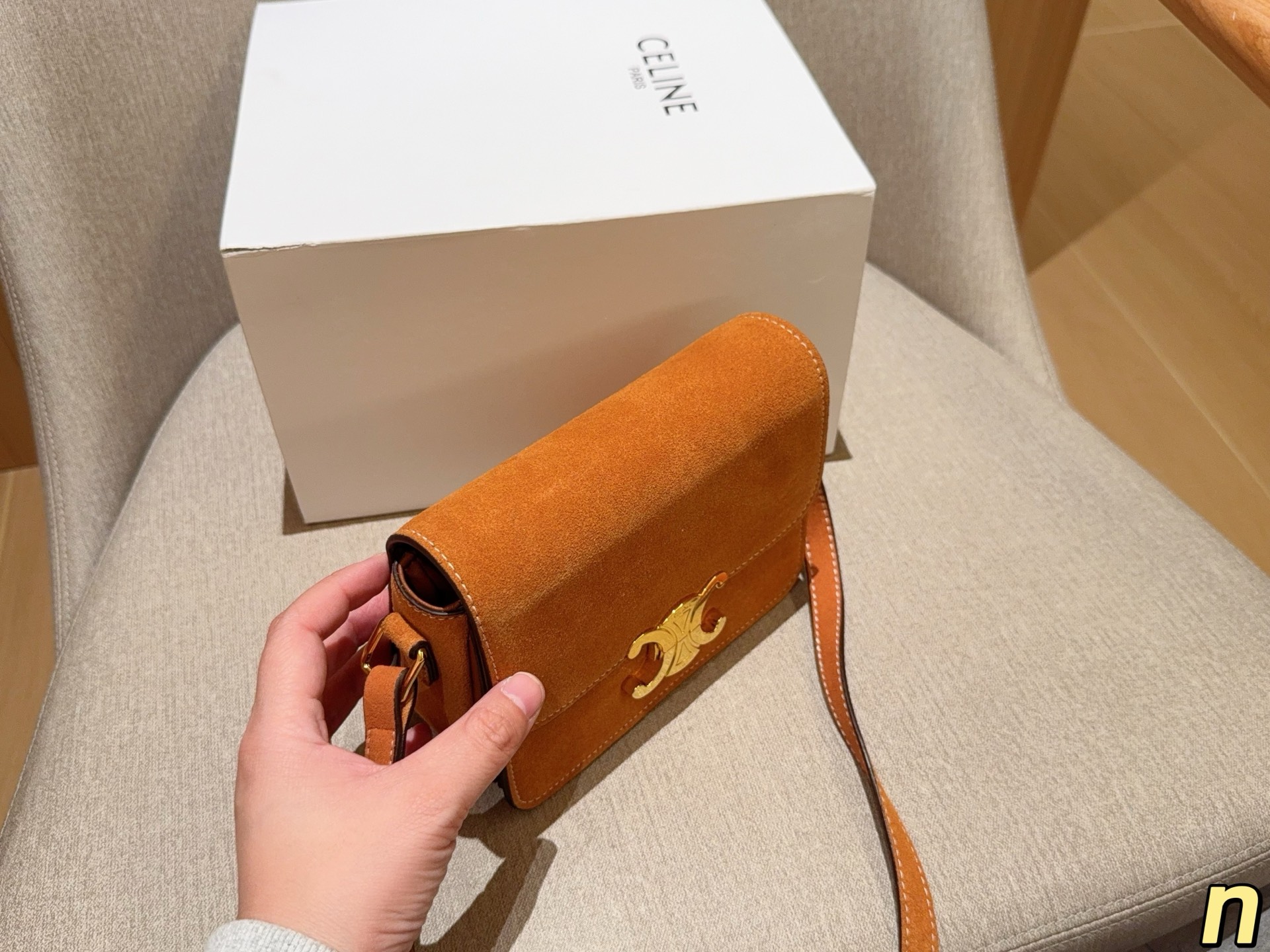 💰170 赛琳Celine 经典麂皮绒凯旋门豆腐包 尺寸18cm 礼盒包装🎁