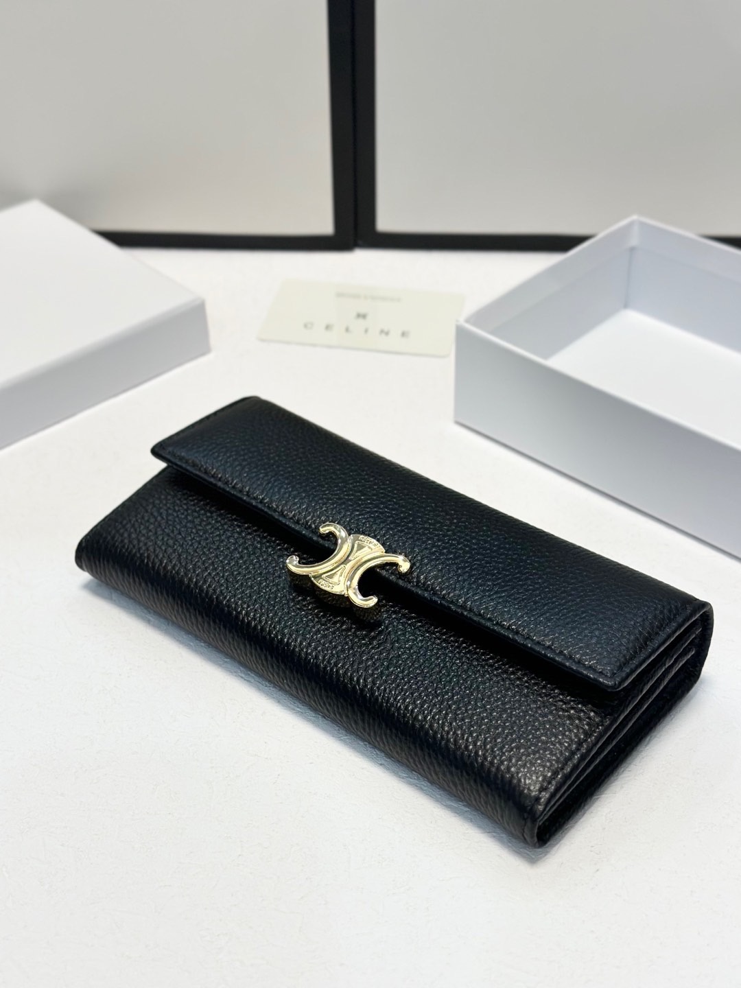 P95🎀🎀颜色 黑🎀尺寸 19x10🎀赛琳爆款牛皮两折钱包🔥款式经典做工精细耐磨耐用手感极佳❤️